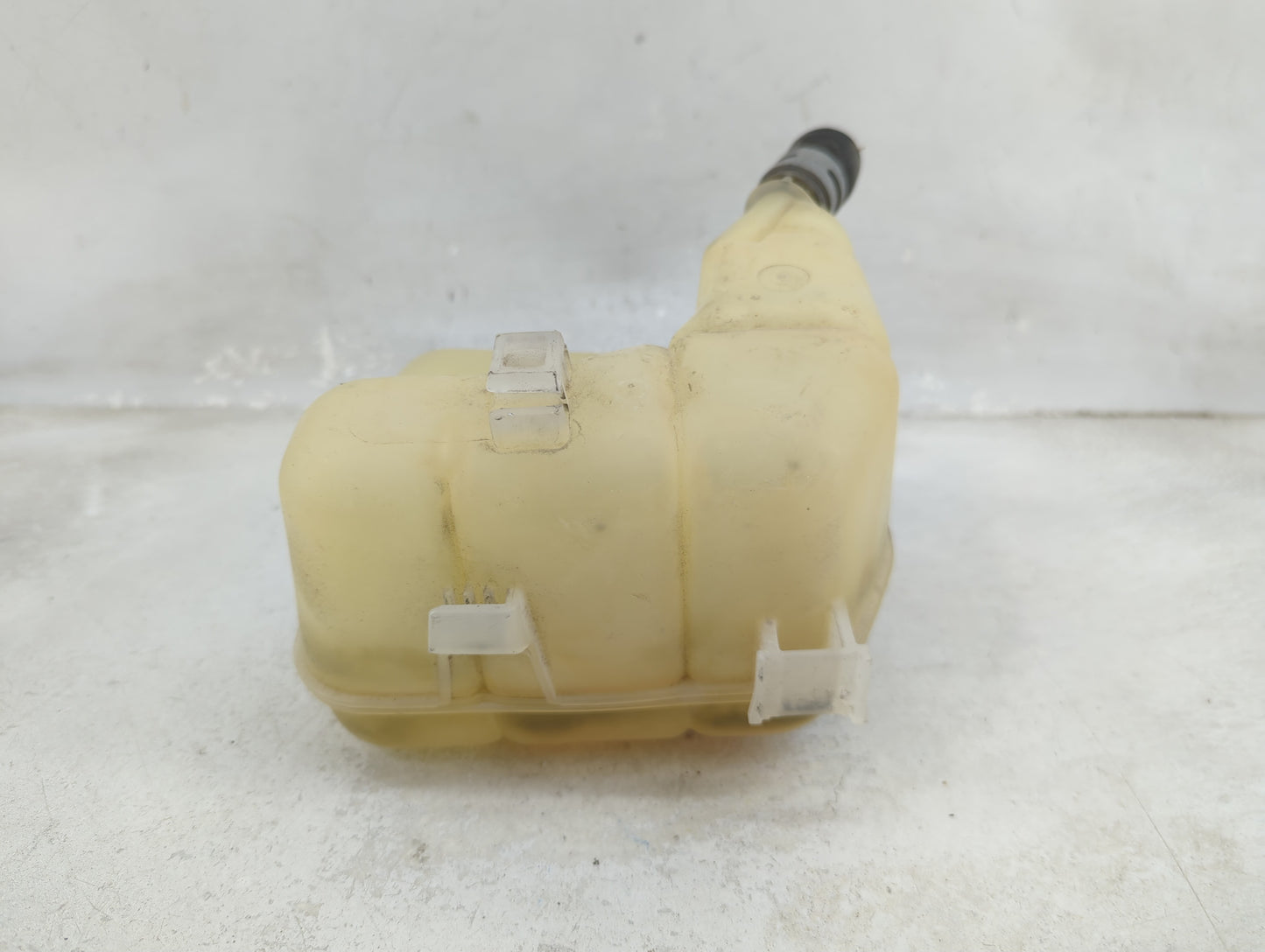 2013 Chevrolet Malibu Radiator Coolant Overflow Expansion Tank Bottle 1459197 - Oemusedautoparts1.com