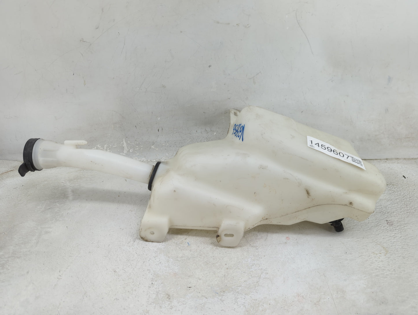 2013-2016 Chevrolet Malibu Windshield Washer Fluid Reservoir Bottle Oem 1459607 - Oemusedautoparts1.com