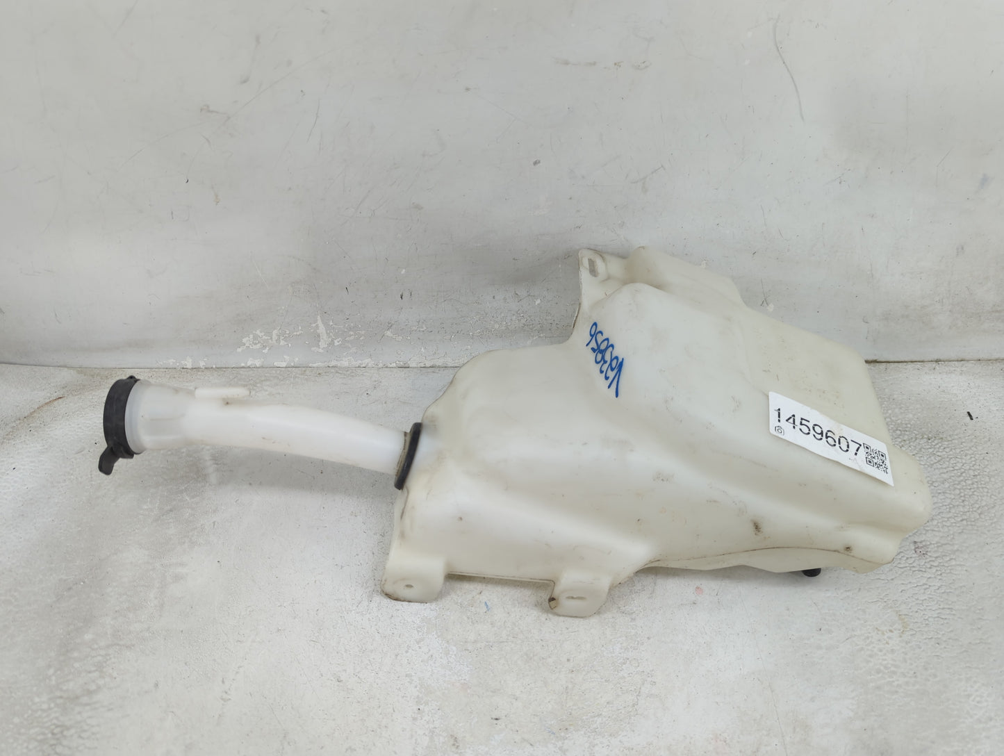 2013-2016 Chevrolet Malibu Windshield Washer Fluid Reservoir Bottle Oem 1459607 - Oemusedautoparts1.com