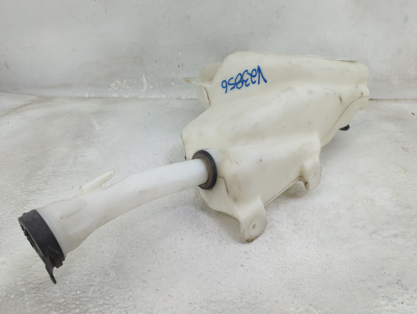 2013-2016 Chevrolet Malibu Windshield Washer Fluid Reservoir Bottle Oem 1459607 - Oemusedautoparts1.com