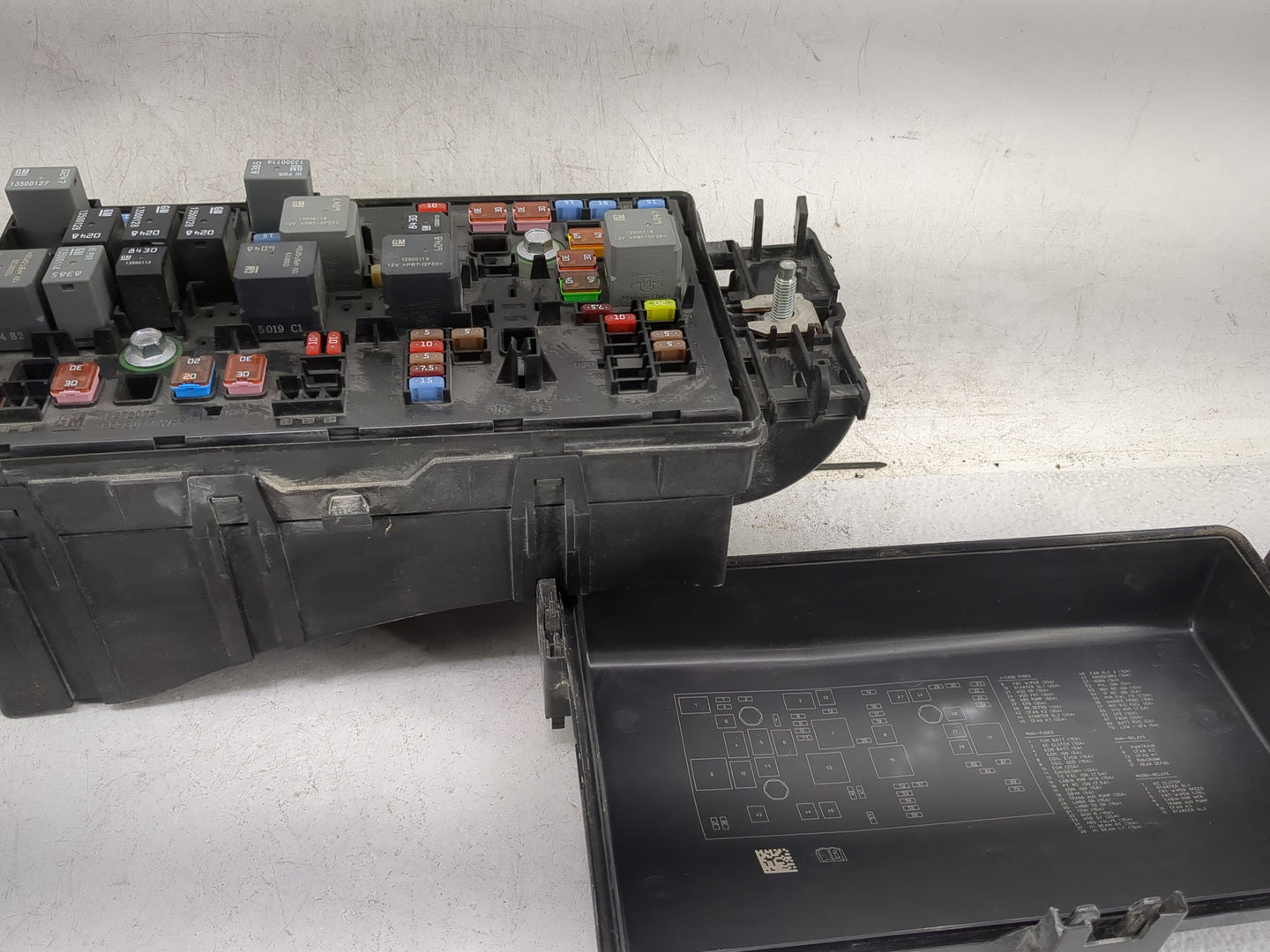 2014-2016 Chevrolet Malibu Fusebox Fuse Box Panel Relay Module P/N:13272072 13272071 Fits Fits 2014 2015 2016 OEM Used Auto 
