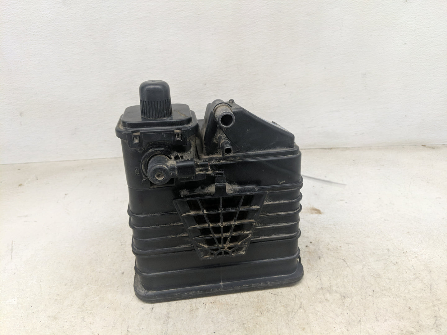 2015 Chevrolet Malibu Fuel Vapor Charcoal Canister 1461938 - Oemusedautoparts1.com