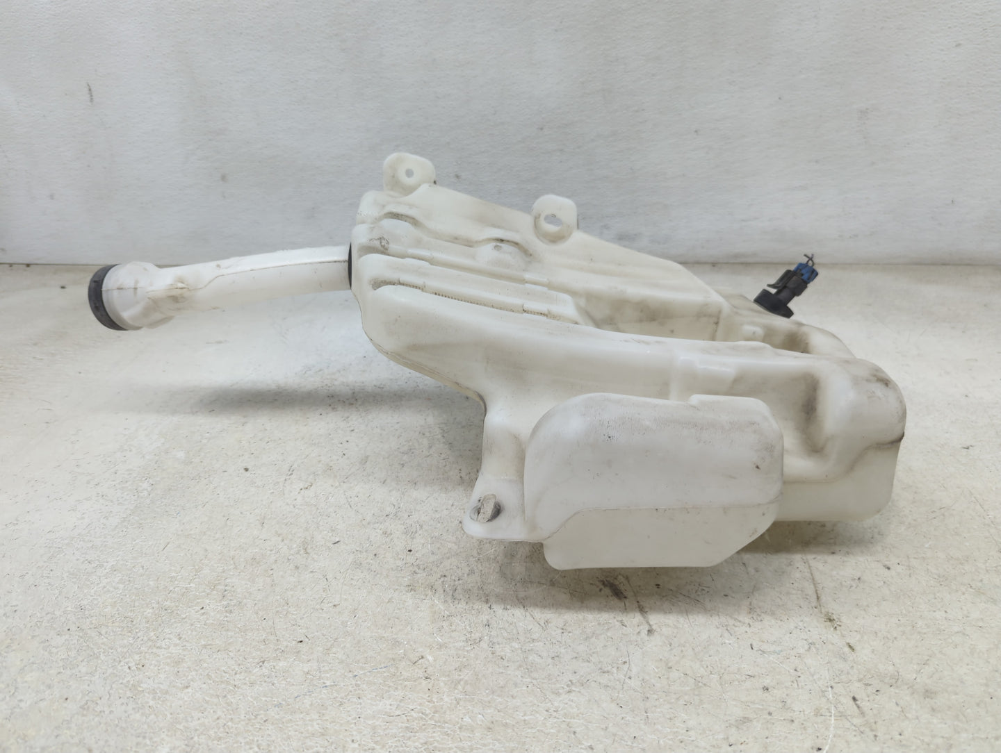 2013-2016 Chevrolet Malibu Windshield Washer Fluid Reservoir Bottle Oem 1465915 - Oemusedautoparts1.com