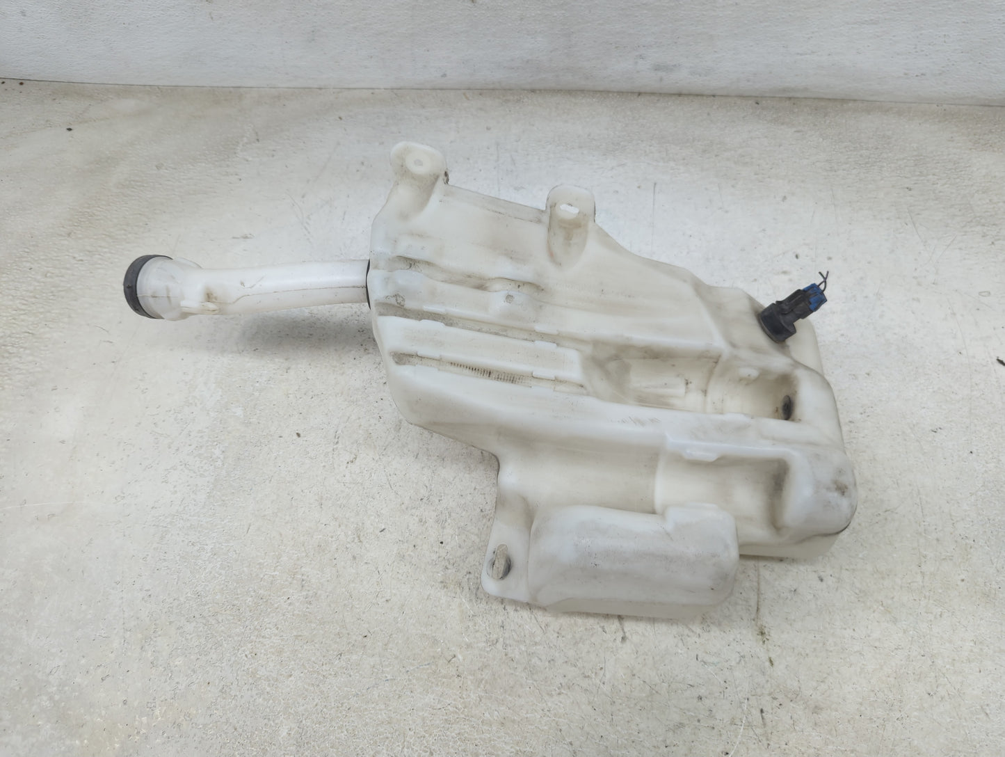 2013-2016 Chevrolet Malibu Windshield Washer Fluid Reservoir Bottle Oem 1465915 - Oemusedautoparts1.com