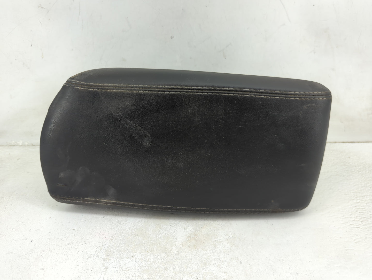 2015 Chevrolet Malibu Center Console Armrest Cover Lid P/N:611059173 Fits OEM Used Auto Parts - Oemusedautoparts1.com