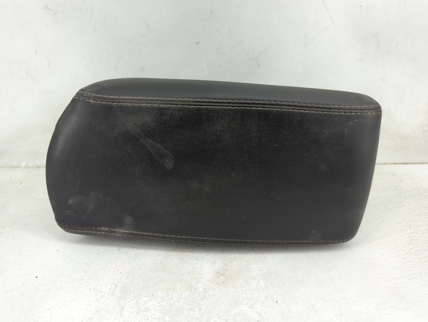 2015 Chevrolet Malibu Center Console Armrest Cover Lid P/N:611059173 Fits OEM Used Auto Parts - Oemusedautoparts1.com