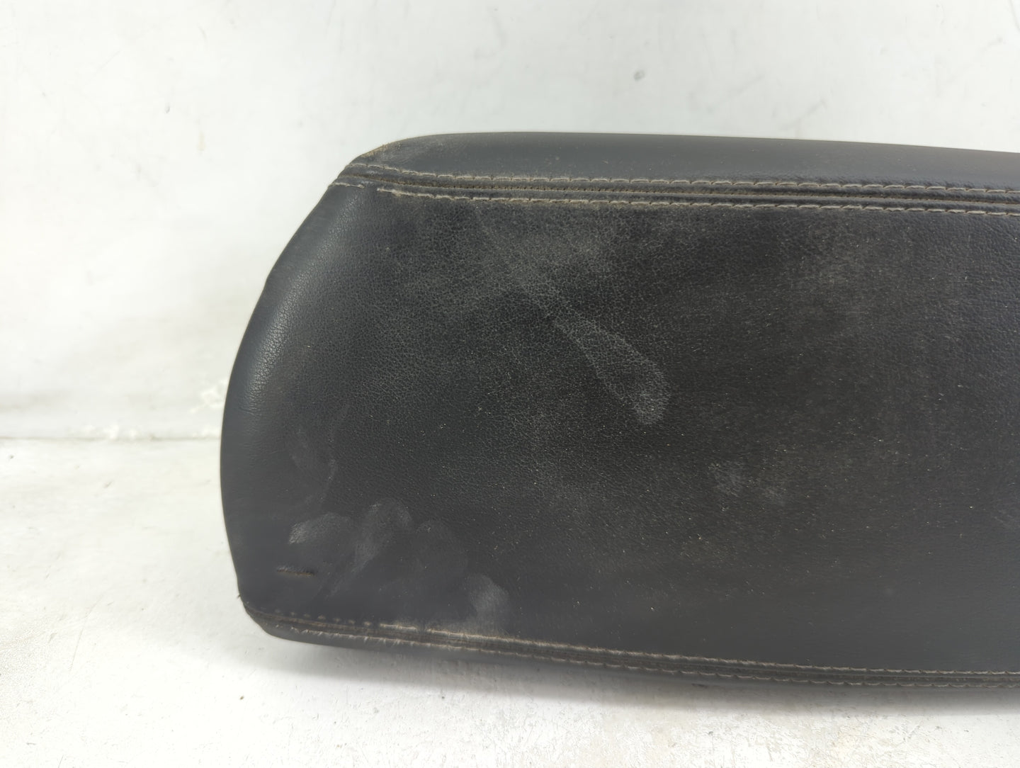 2015 Chevrolet Malibu Center Console Armrest Cover Lid P/N:611059173 Fits OEM Used Auto Parts - Oemusedautoparts1.com