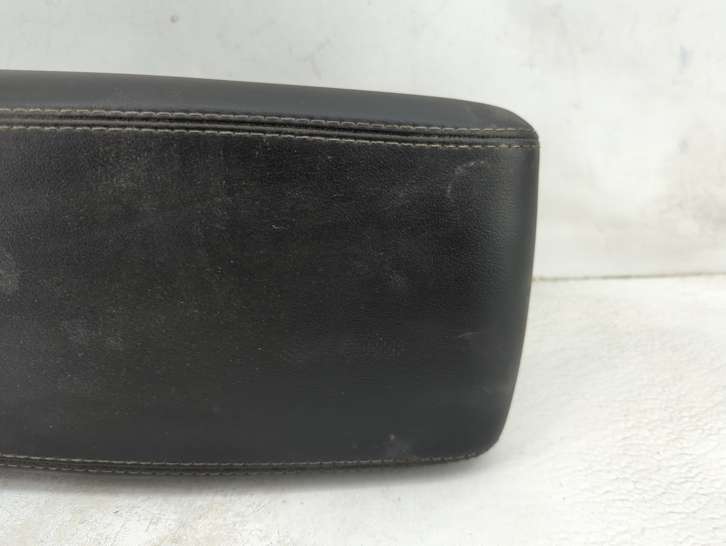 2015 Chevrolet Malibu Center Console Armrest Cover Lid P/N:611059173 Fits OEM Used Auto Parts - Oemusedautoparts1.com