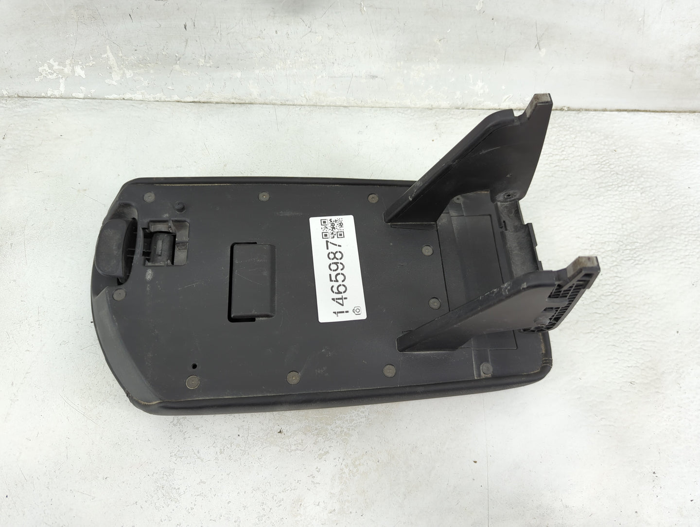 2015 Chevrolet Malibu Center Console Armrest Cover Lid P/N:611059173 Fits OEM Used Auto Parts - Oemusedautoparts1.com