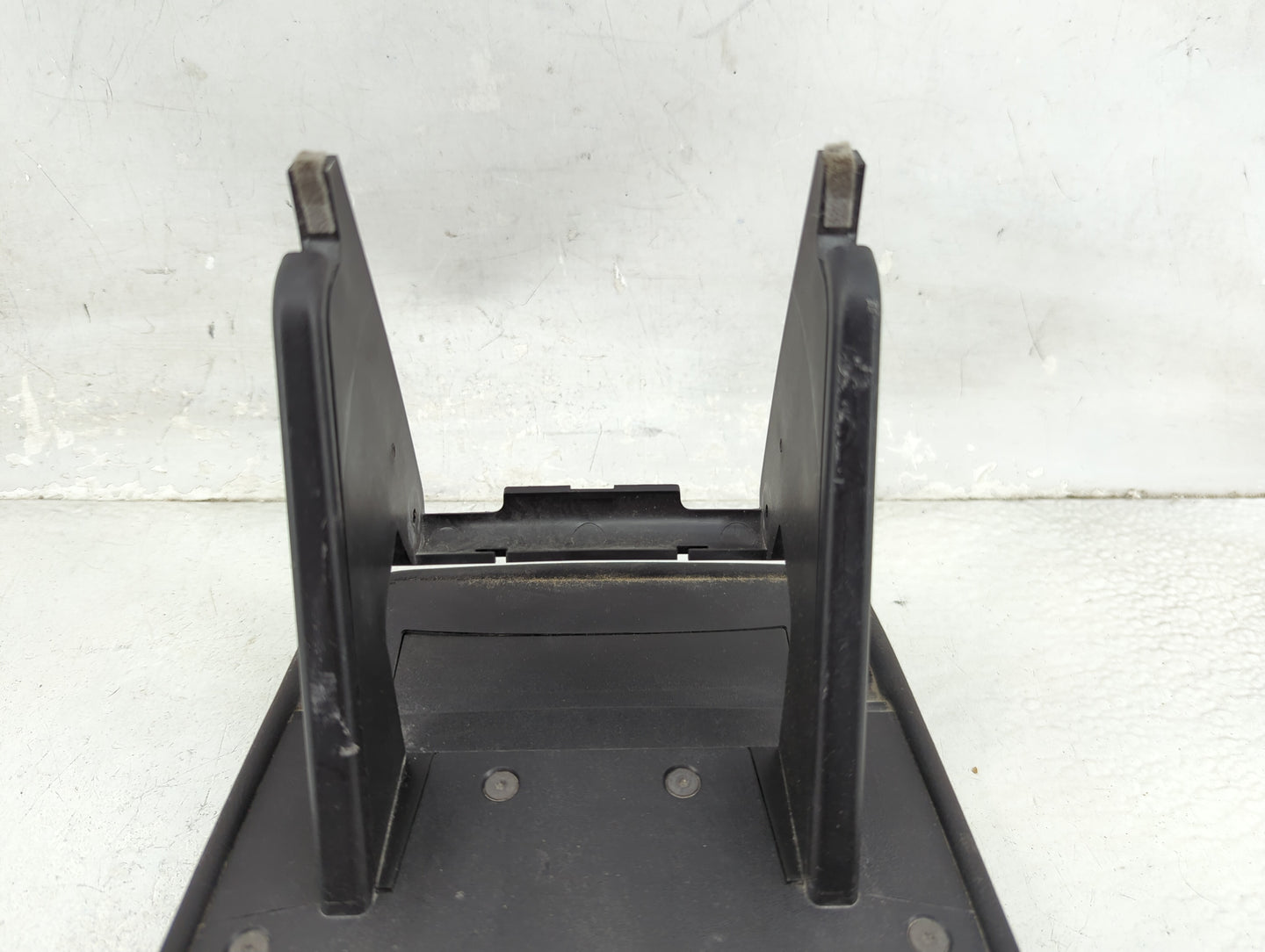 2015 Chevrolet Malibu Center Console Armrest Cover Lid P/N:611059173 Fits OEM Used Auto Parts - Oemusedautoparts1.com