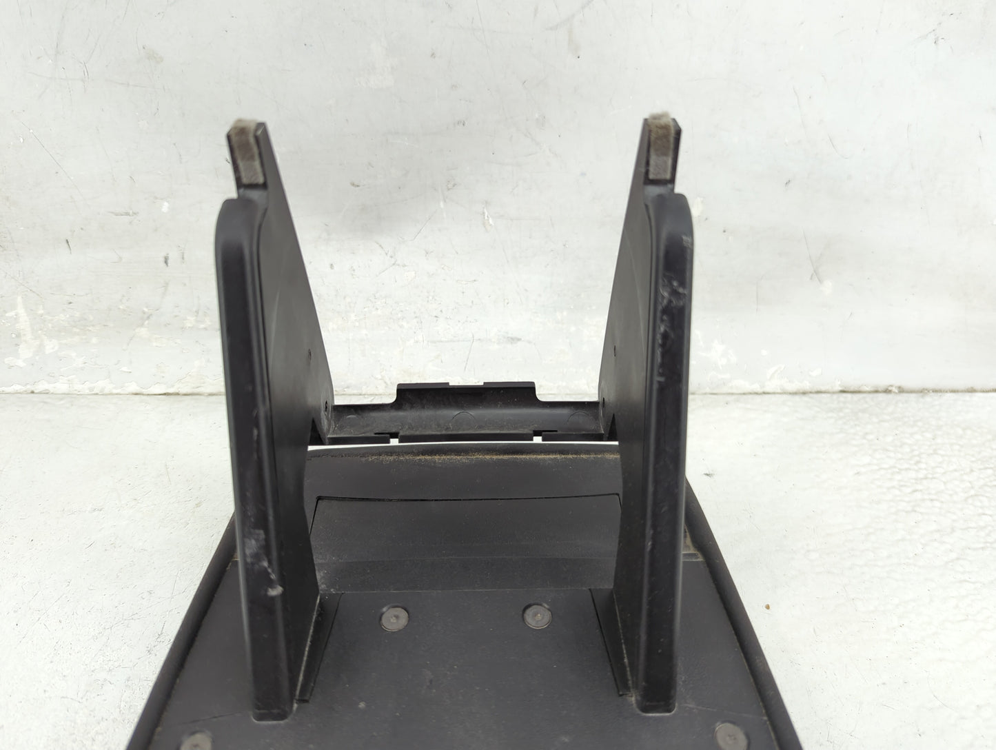 2015 Chevrolet Malibu Center Console Armrest Cover Lid P/N:611059173 Fits OEM Used Auto Parts - Oemusedautoparts1.com