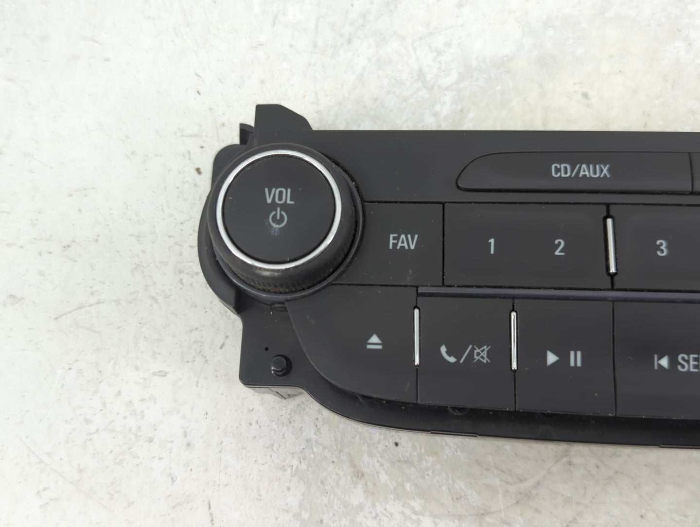 2014-2016 Chevrolet Malibu Radio Control Panel 1469140 - Oemusedautoparts1.com