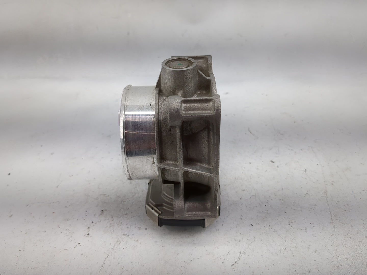 2013-2015 Chevrolet Malibu Throttle Body P/N:12627217 Fits Fits 2013 2014 2015 2017 2018 2019 2020 OEM Used Auto Parts - Oem
