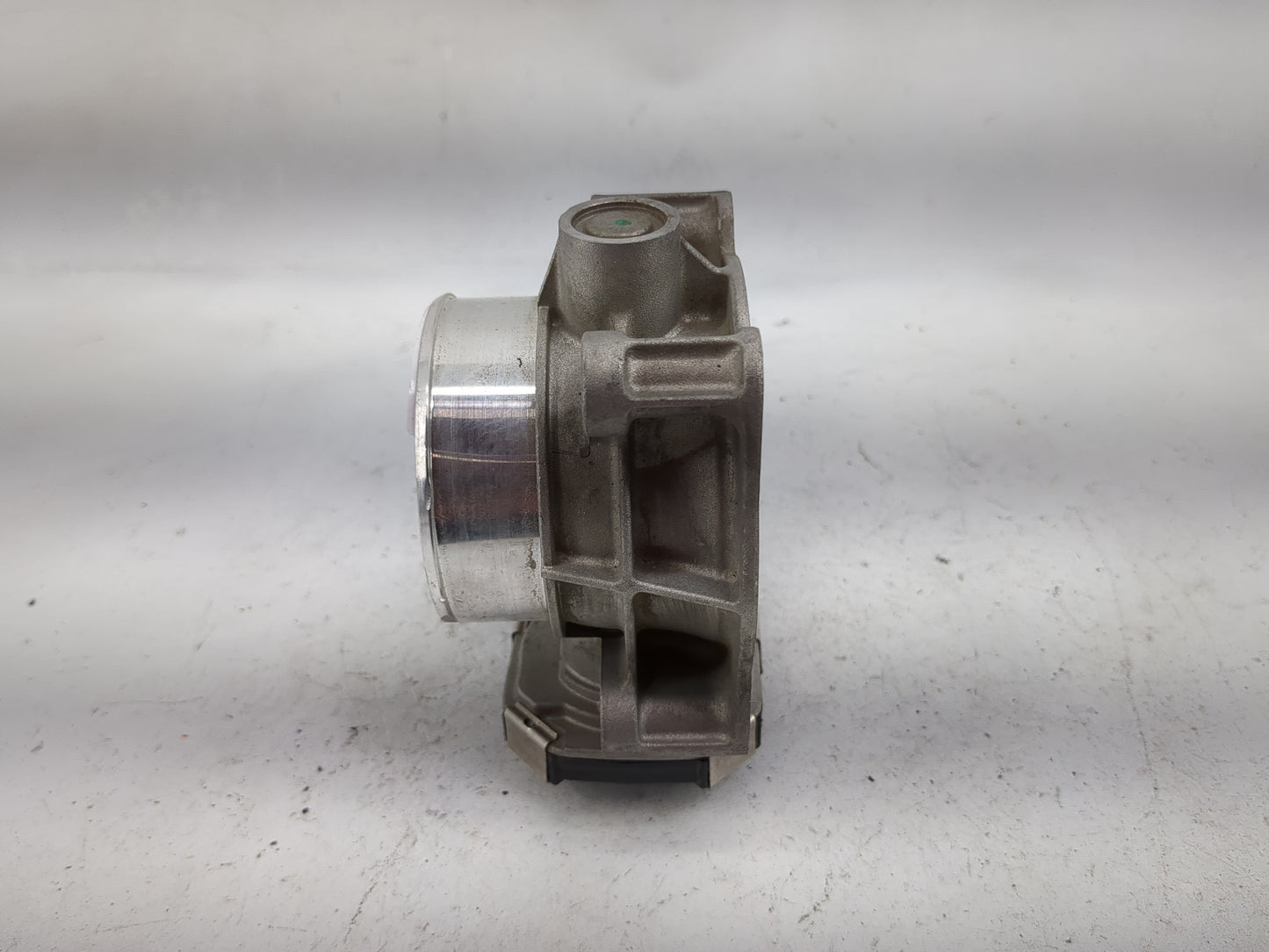2013-2015 Chevrolet Malibu Throttle Body P/N:12627217 Fits Fits 2013 2014 2015 2017 2018 2019 2020 OEM Used Auto Parts - Oem