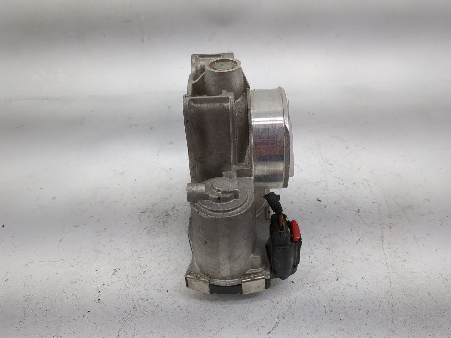2013-2015 Chevrolet Malibu Throttle Body P/N:12627217 Fits Fits 2013 2014 2015 2017 2018 2019 2020 OEM Used Auto Parts - Oem