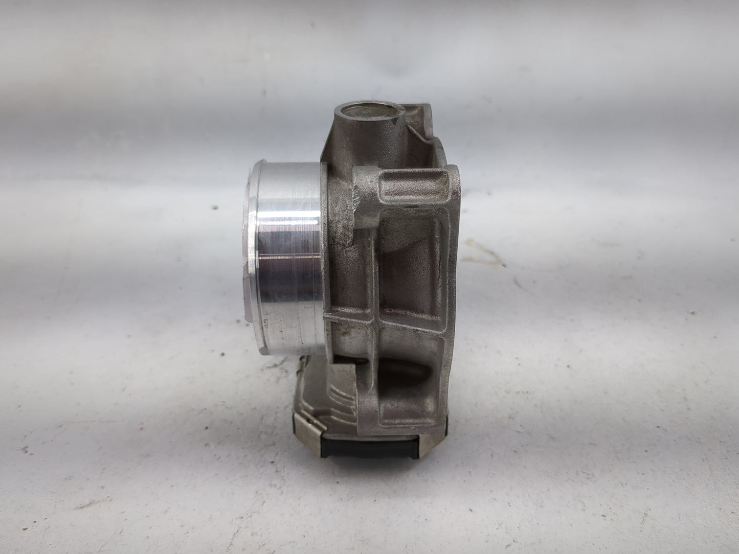 2013-2015 Chevrolet Malibu Throttle Body P/N:12627217 Fits Fits 2013 2014 2015 2017 2018 2019 2020 OEM Used Auto Parts - Oem