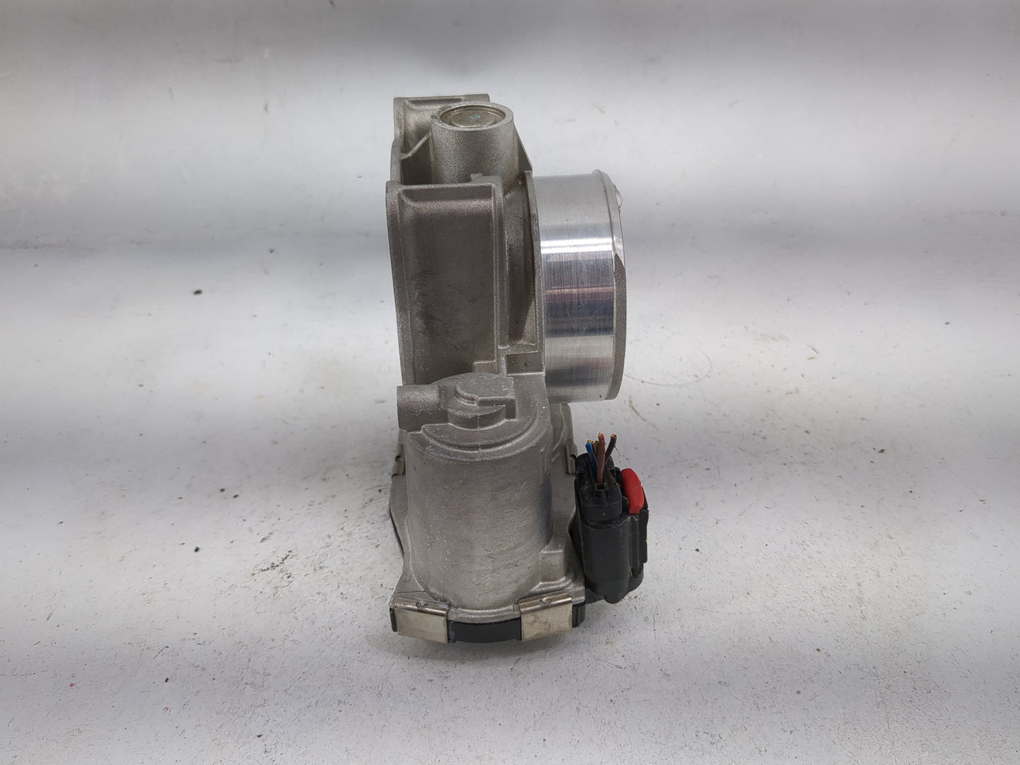 2013-2015 Chevrolet Malibu Throttle Body P/N:12627217 Fits Fits 2013 2014 2015 2017 2018 2019 2020 OEM Used Auto Parts - Oem