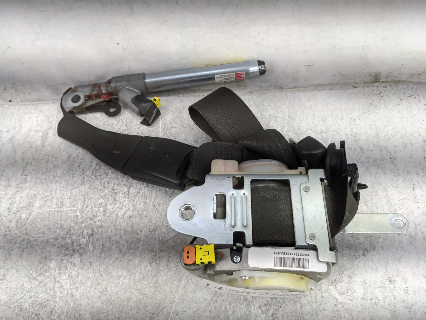 2015 Chevrolet Malibu Passenger Right Seat Belt Rear Retractor - Oemusedautoparts1.com