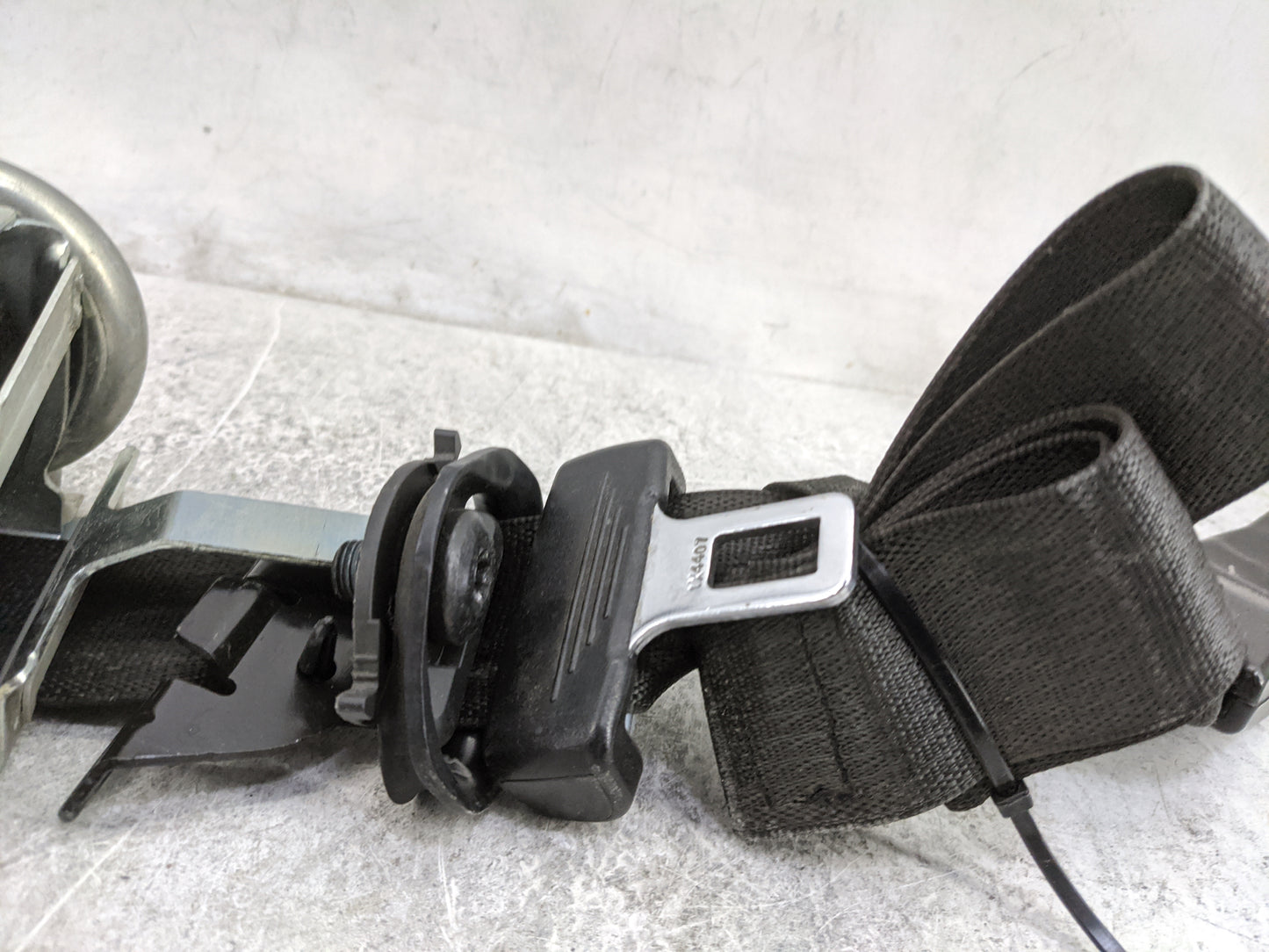 2015 Chevrolet Malibu Passenger Right Seat Belt Rear Retractor - Oemusedautoparts1.com