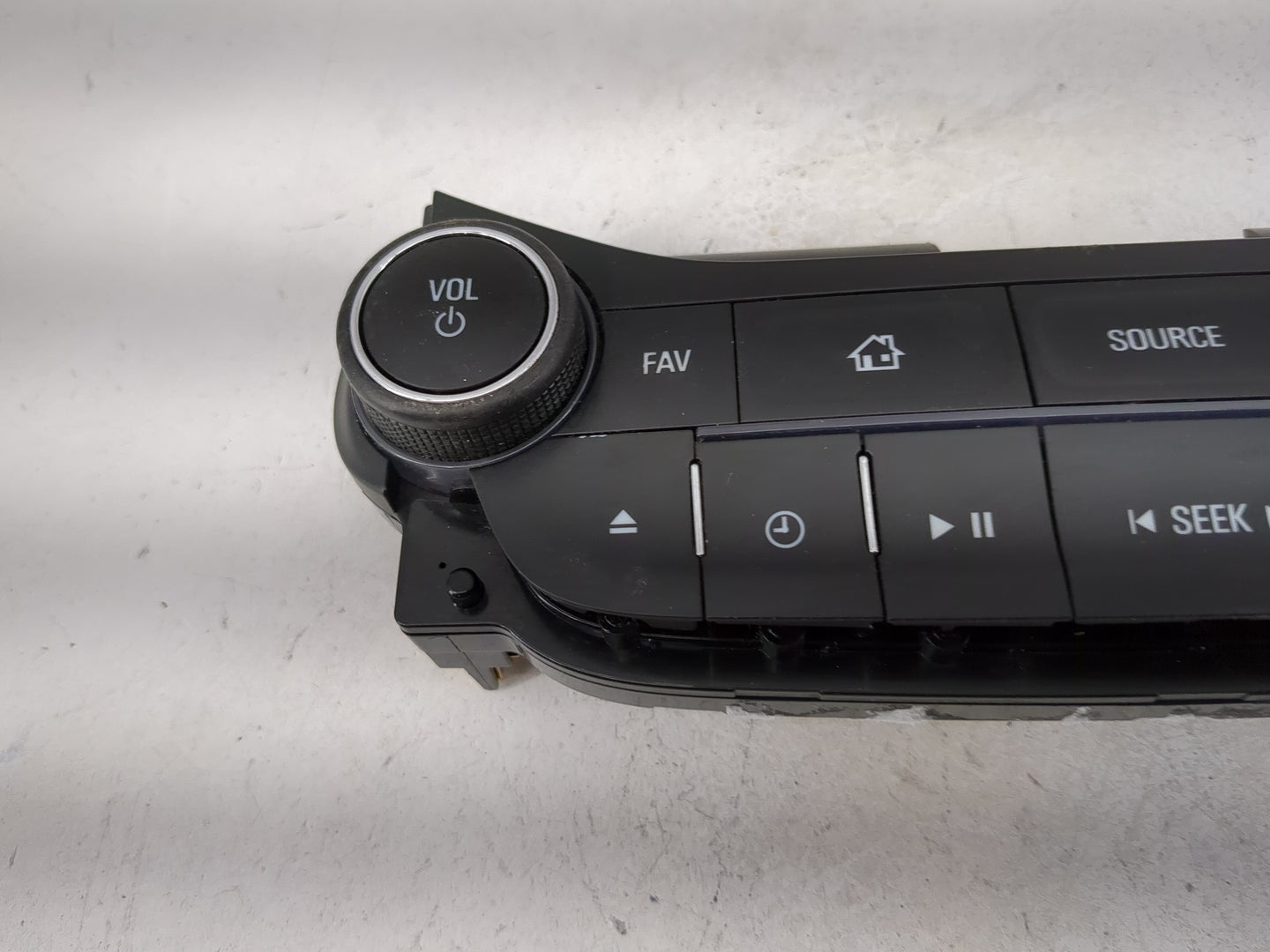 2014-2016 Chevrolet Malibu Radio Control Panel 1480509 - Oemusedautoparts1.com