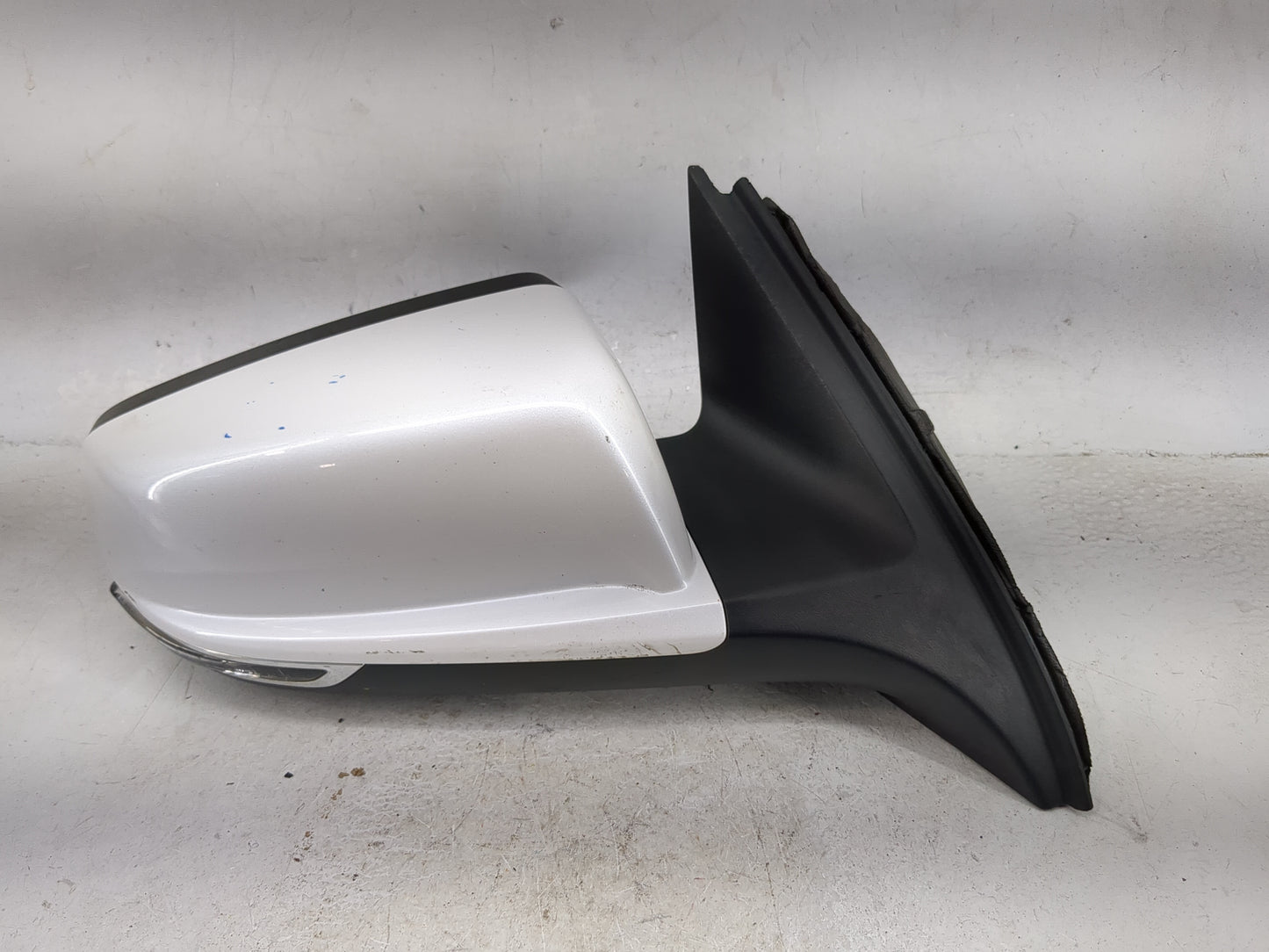2014-2016 Chevrolet Malibu Passenger Side View Mirror - Right Door Mirror OEM Used - Oemusedautoparts1.com