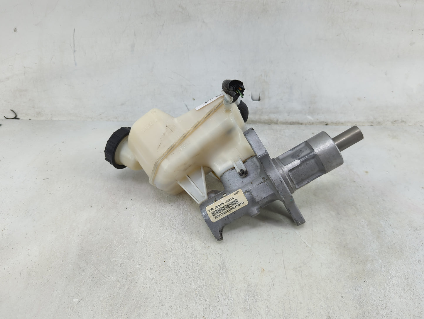 2013-2016 Chevrolet Malibu Brake Master Cylinder 1490137 - Oemusedautoparts1.com