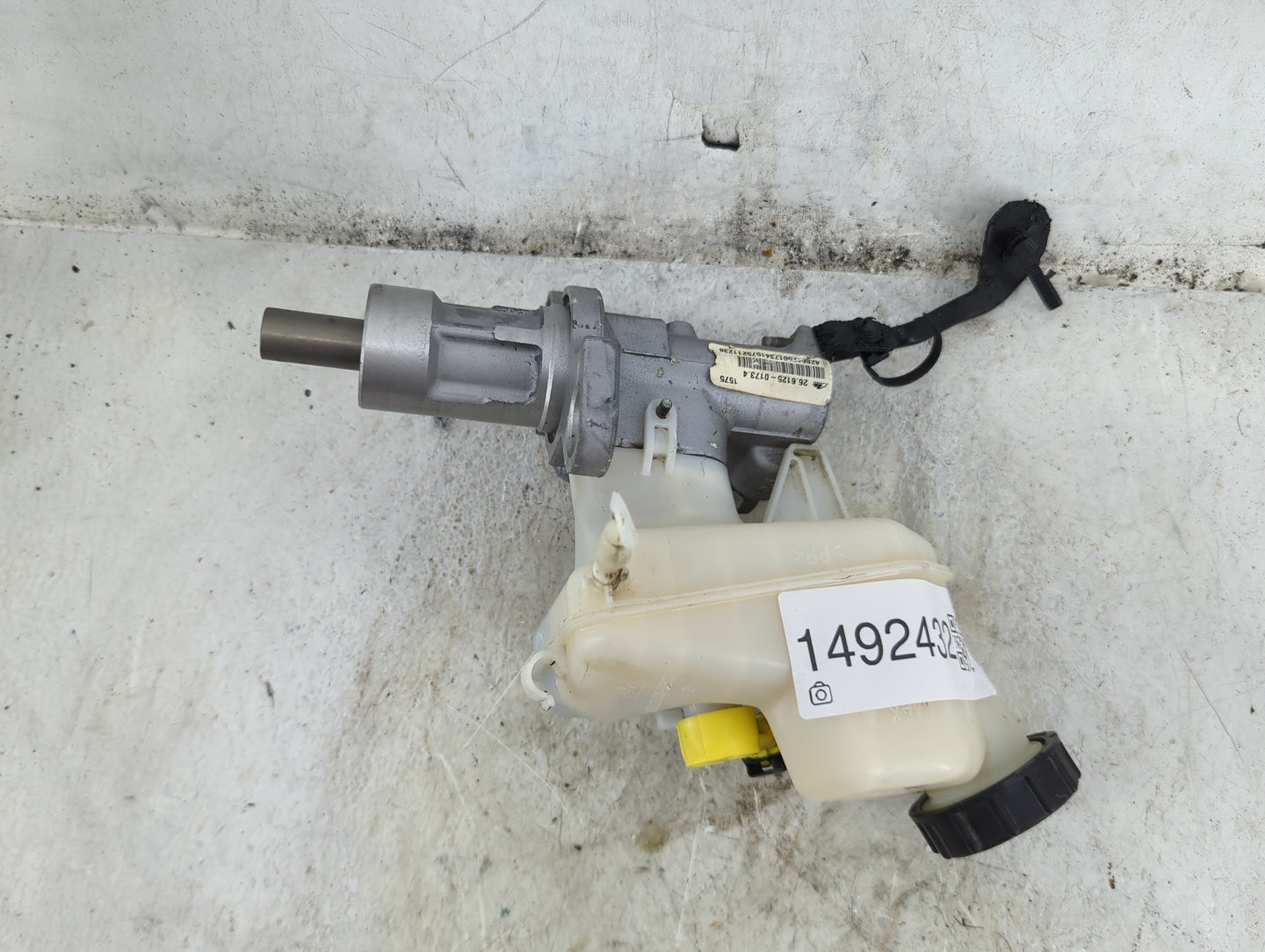 2013-2016 Chevrolet Malibu Brake Master Cylinder 1492432 - Oemusedautoparts1.com