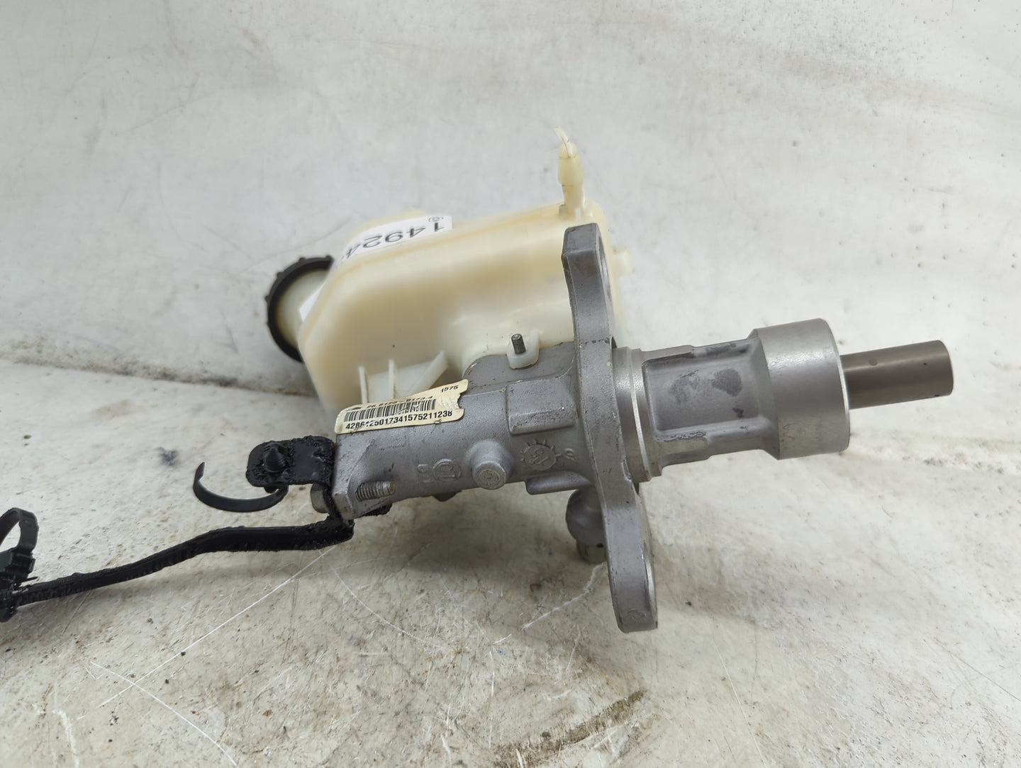 2013-2016 Chevrolet Malibu Brake Master Cylinder 1492432 - Oemusedautoparts1.com