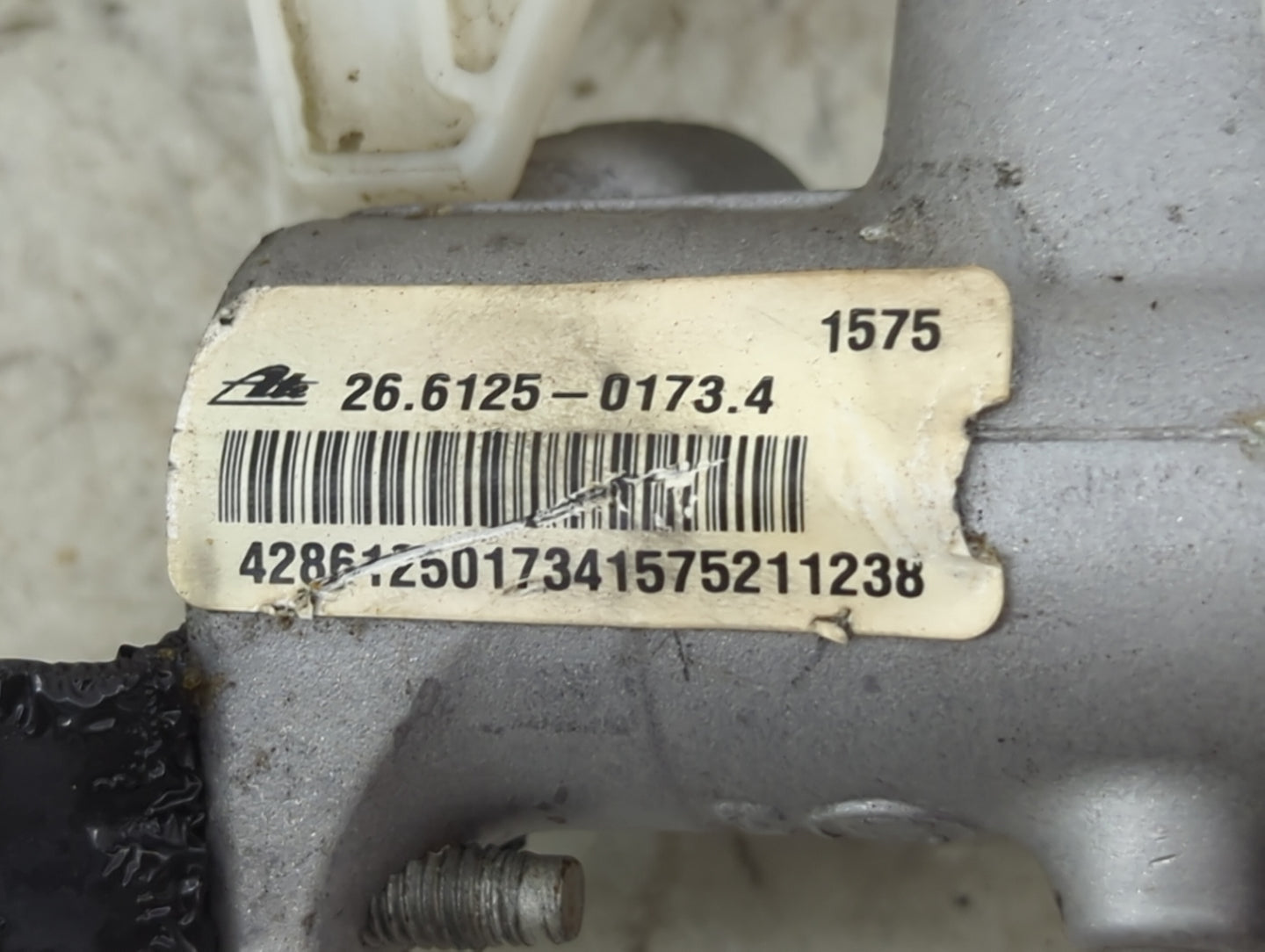 2013-2016 Chevrolet Malibu Brake Master Cylinder 1492432 - Oemusedautoparts1.com