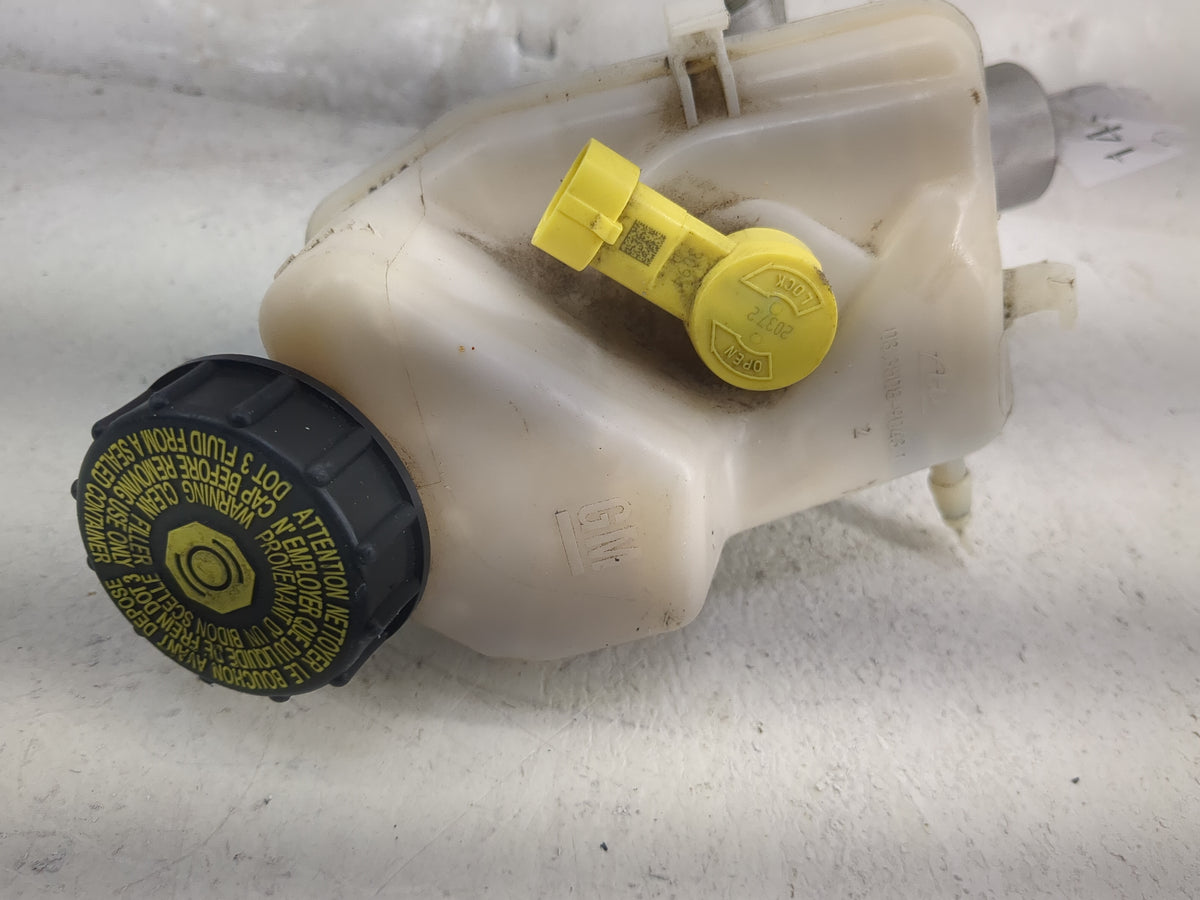 2013-2016 Chevrolet Malibu Brake Master Cylinder 1498112 - Oemusedautoparts1.com