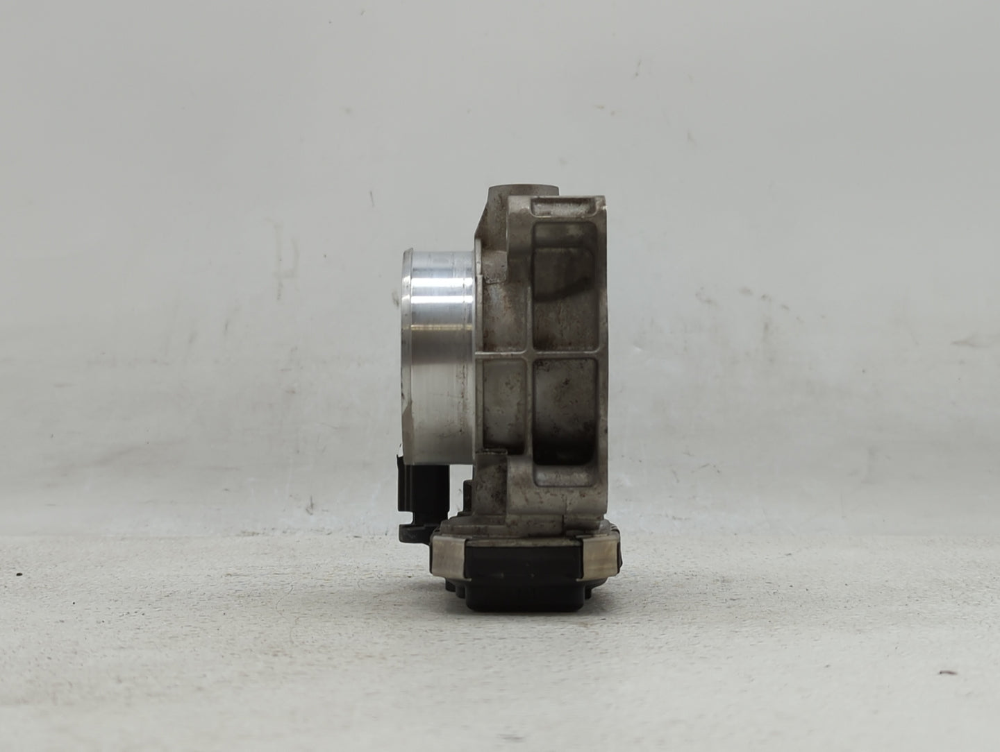 2013-2015 Chevrolet Malibu Throttle Body P/N:12670839AA 12627217DA, 12669073DA Fits Fits 2013 2014 2015 2017 2018 OEM Used A