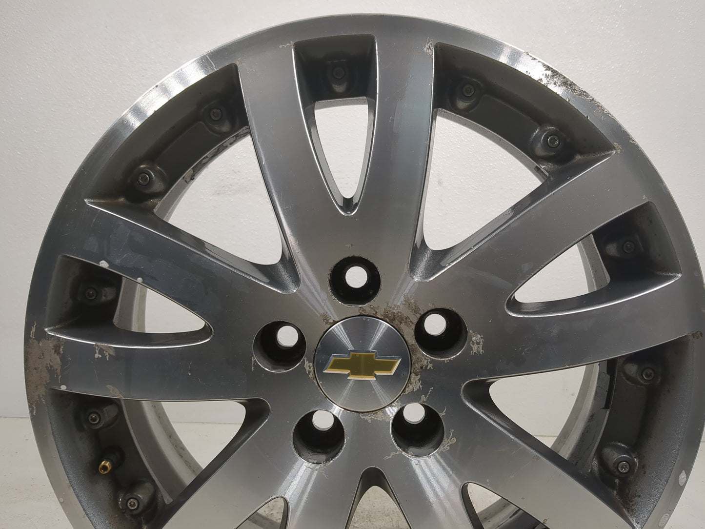 2015 Chevrolet Malibu Driver Front Wheel Hub Oem Gray - Oemusedautoparts1.com