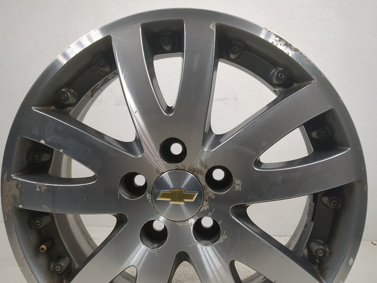 2015 Chevrolet Malibu Driver Front Wheel Hub Oem Gray - Oemusedautoparts1.com