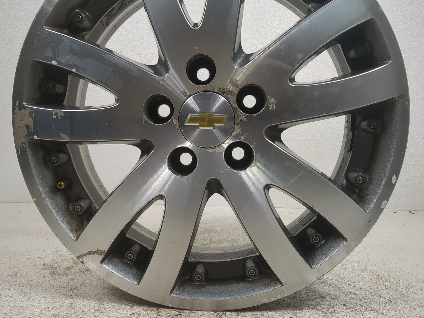2015 Chevrolet Malibu Driver Front Wheel Hub Oem Gray - Oemusedautoparts1.com