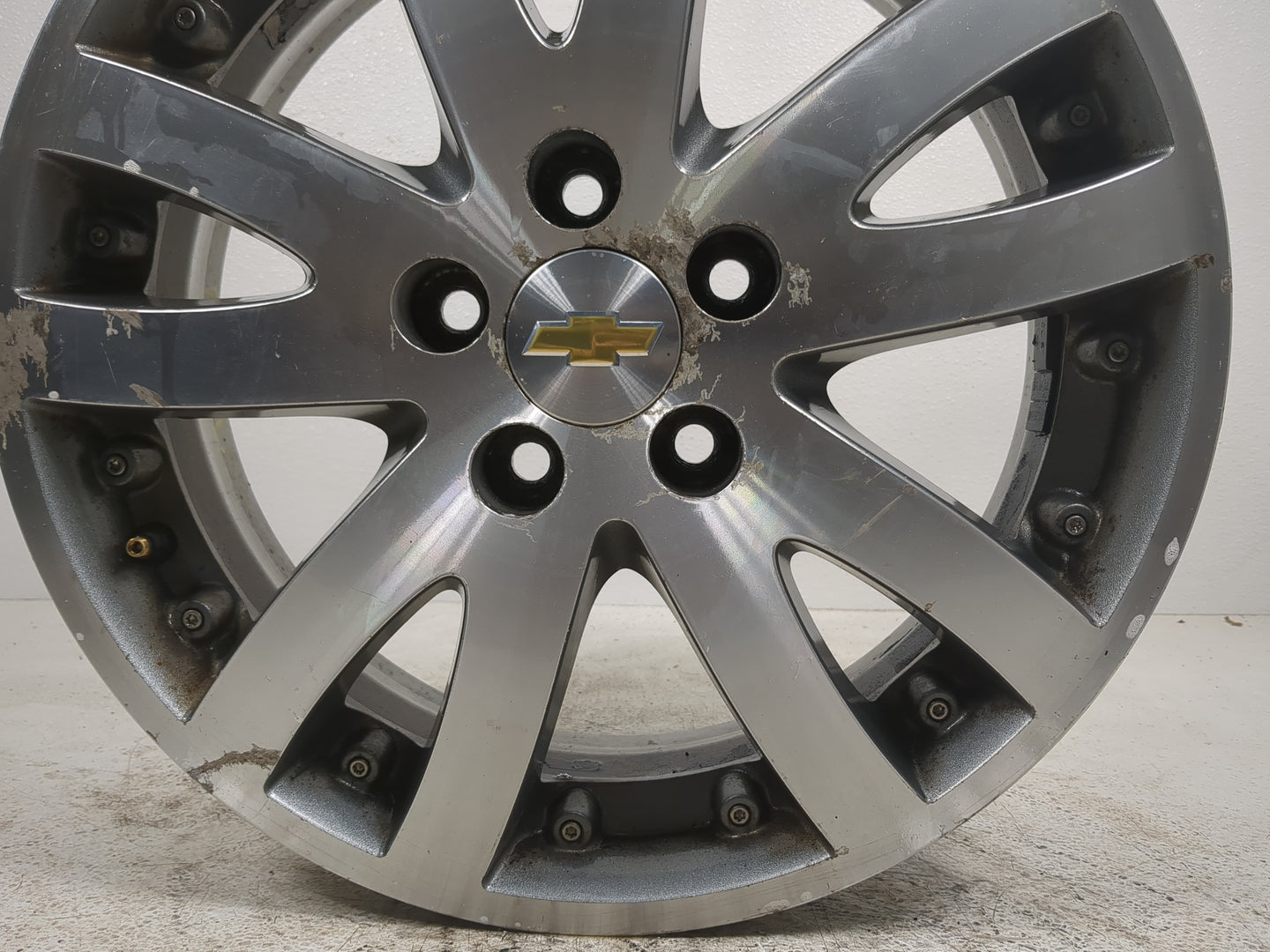 2015 Chevrolet Malibu Driver Front Wheel Hub Oem Gray - Oemusedautoparts1.com