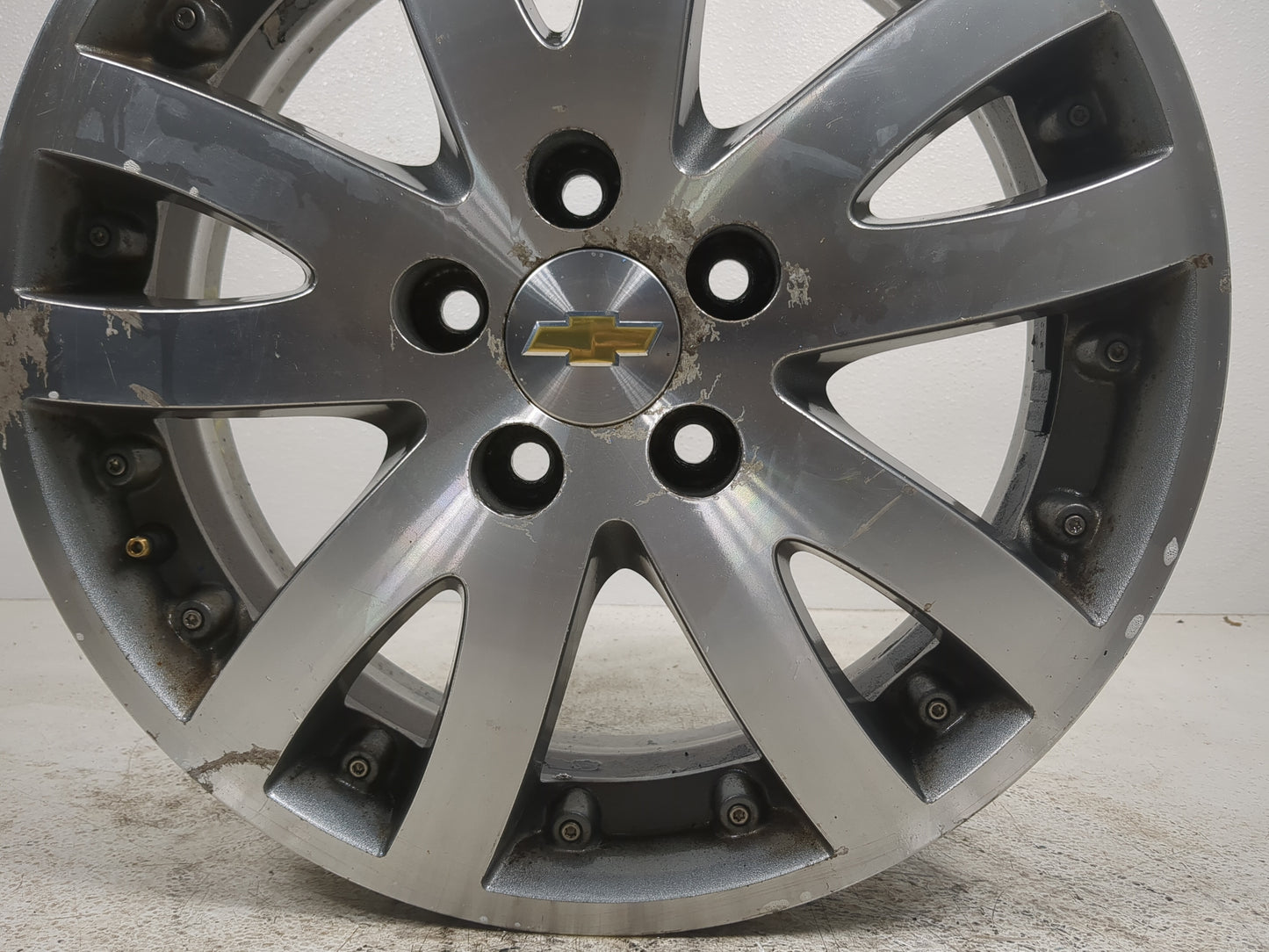2015 Chevrolet Malibu Driver Front Wheel Hub Oem Gray - Oemusedautoparts1.com