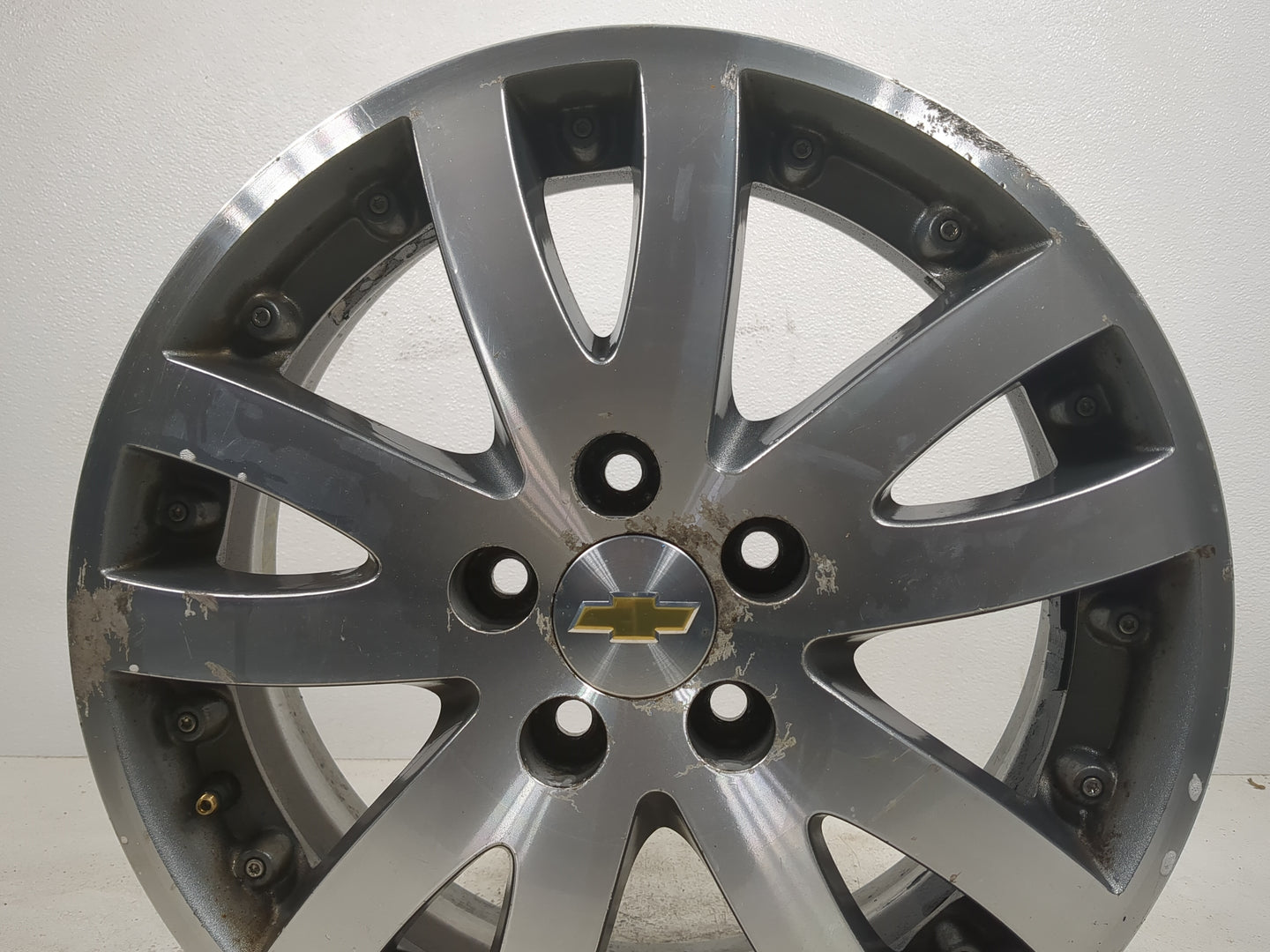 2015 Chevrolet Malibu Driver Front Wheel Hub Oem Gray - Oemusedautoparts1.com