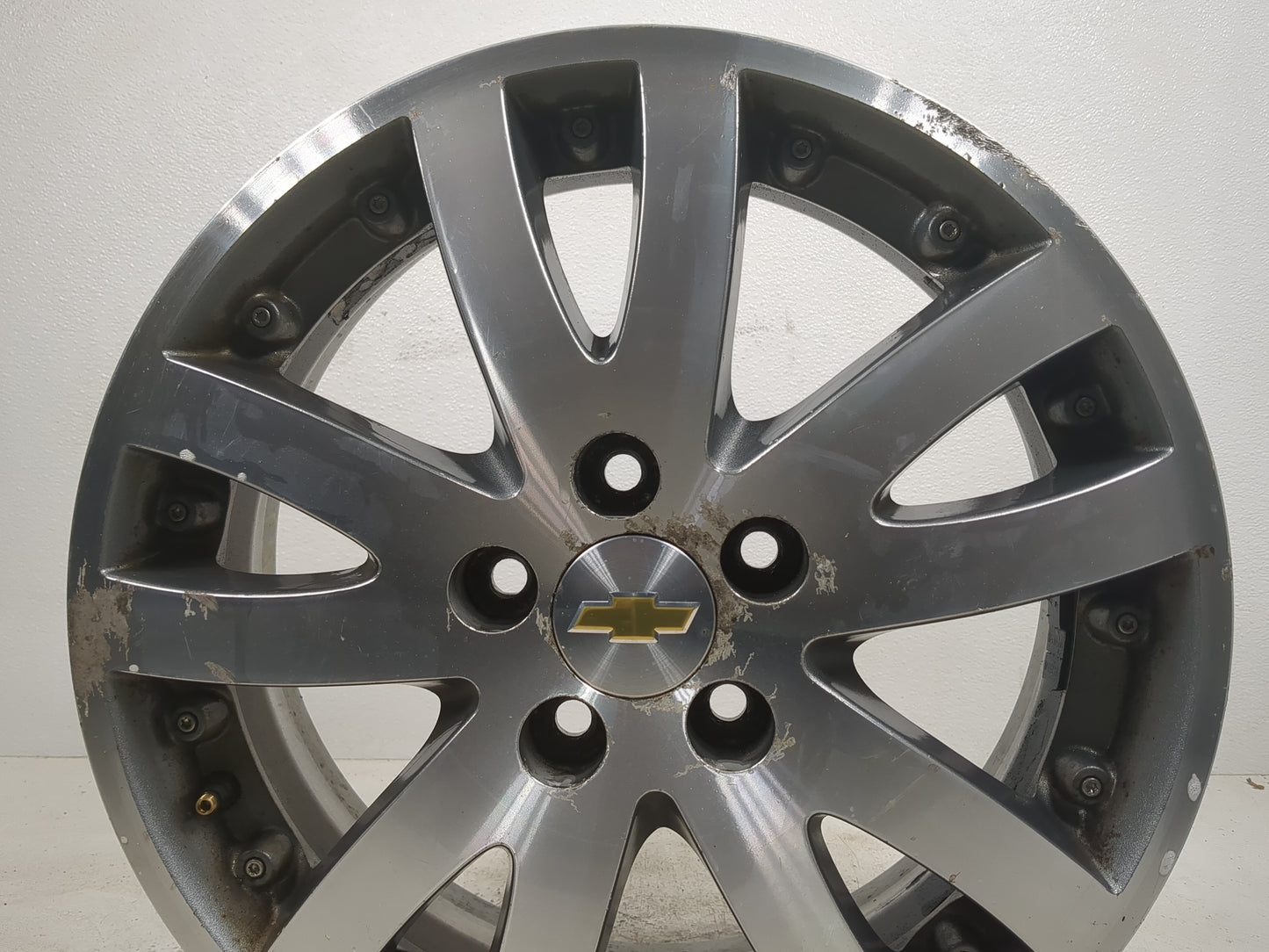2015 Chevrolet Malibu Driver Front Wheel Hub Oem Gray - Oemusedautoparts1.com