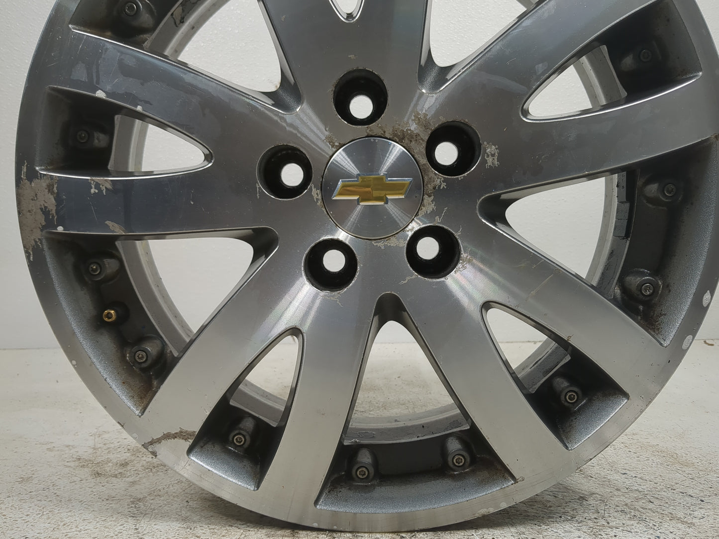 2015 Chevrolet Malibu Driver Front Wheel Hub Oem Gray - Oemusedautoparts1.com