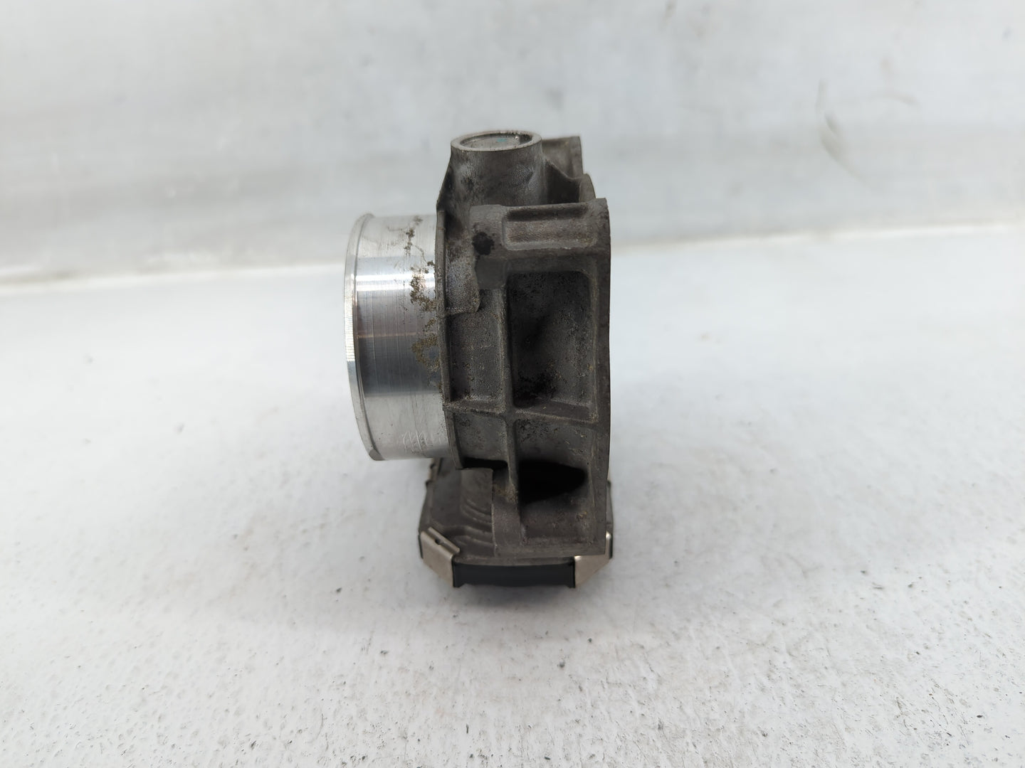 2013-2015 Chevrolet Malibu Throttle Body P/N:12627217DA Fits Fits 2013 2014 2015 2017 2018 2019 2020 OEM Used Auto Parts - O