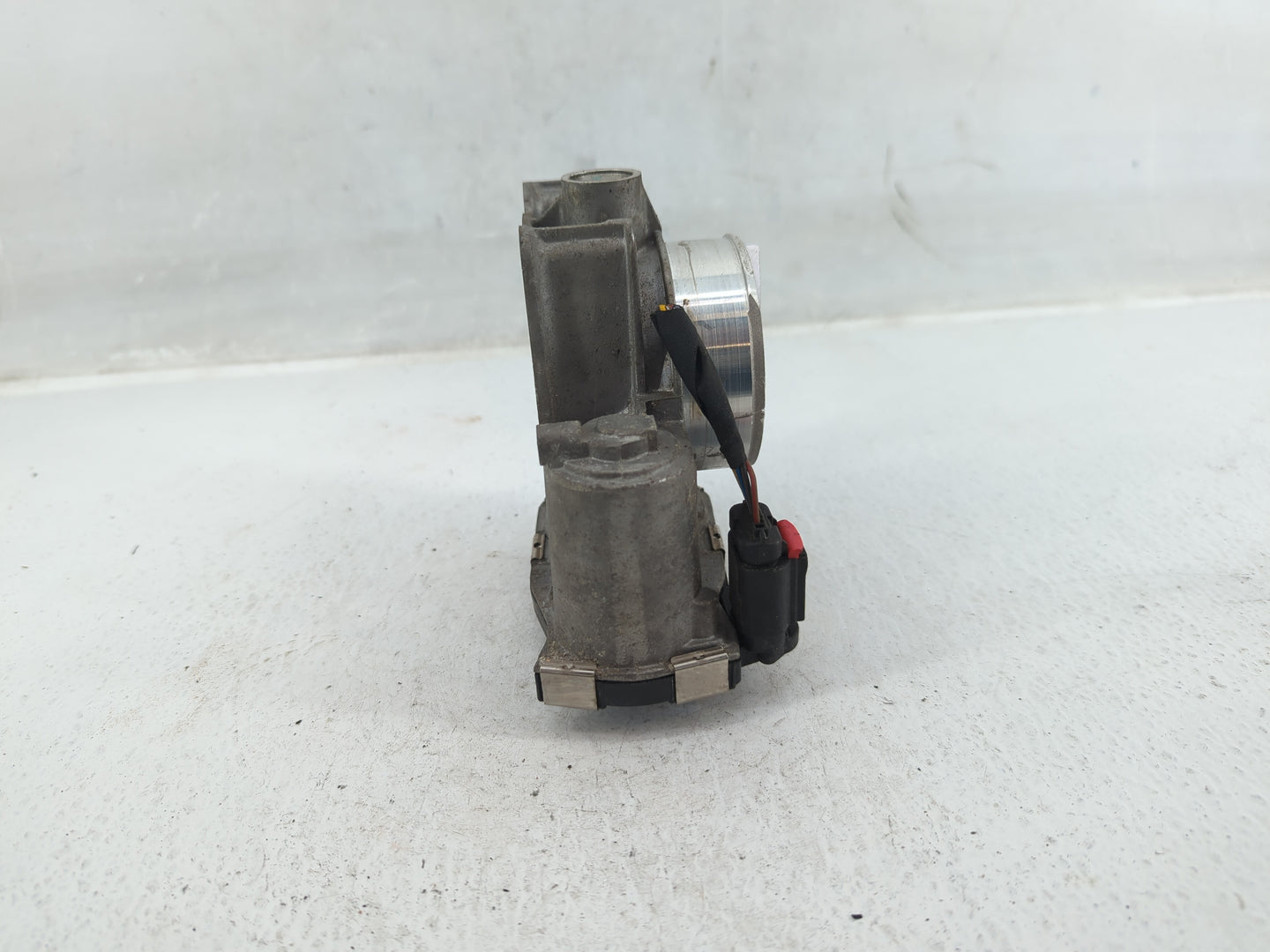 2013-2015 Chevrolet Malibu Throttle Body P/N:12627217DA Fits Fits 2013 2014 2015 2017 2018 2019 2020 OEM Used Auto Parts - O