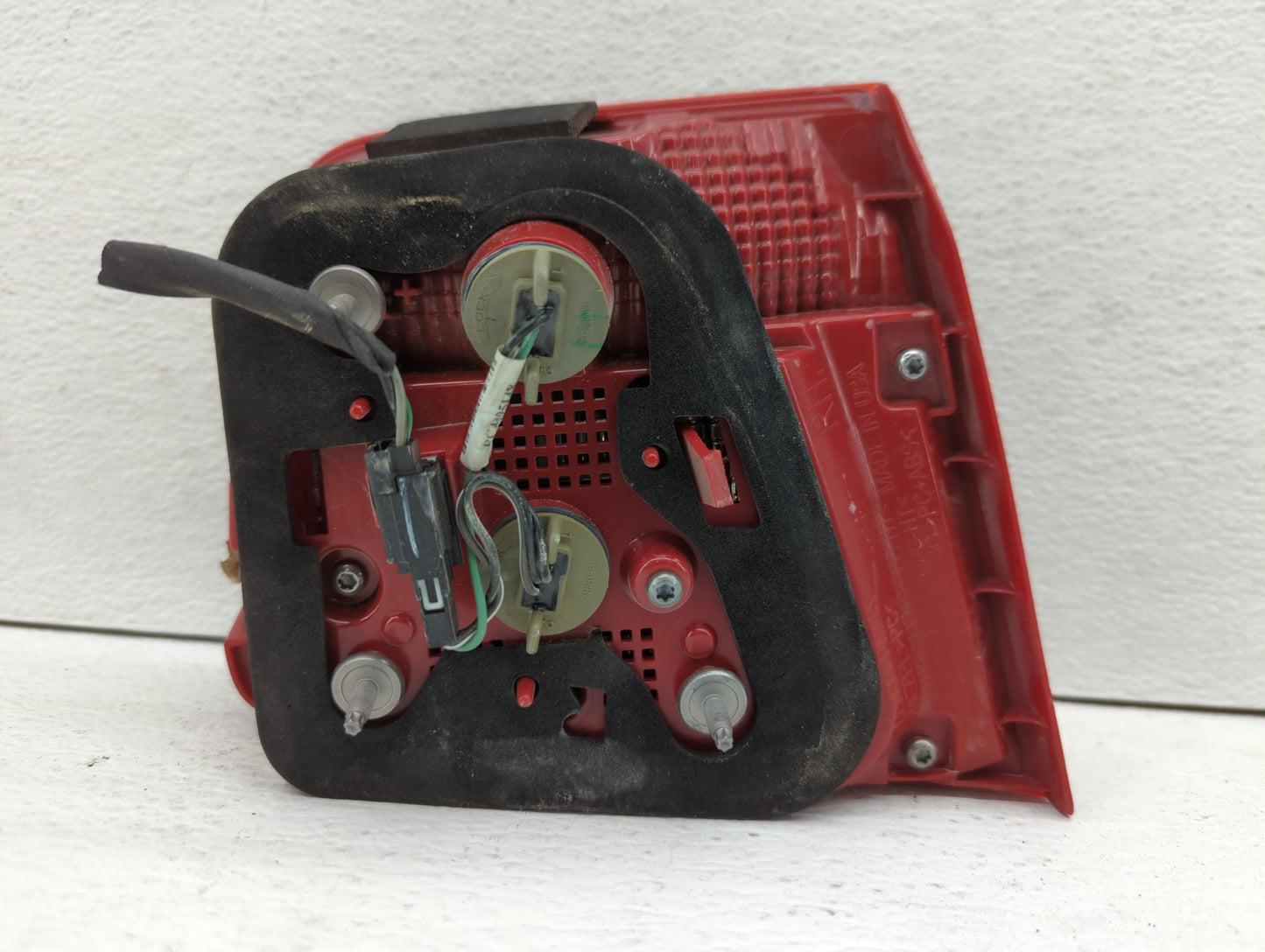 2013-2016 Chevrolet Malibu Tail Light Assembly Driver Left OEM Fits Fits 2013 2014 2015 2016 OEM Used Auto Parts - Oemusedau