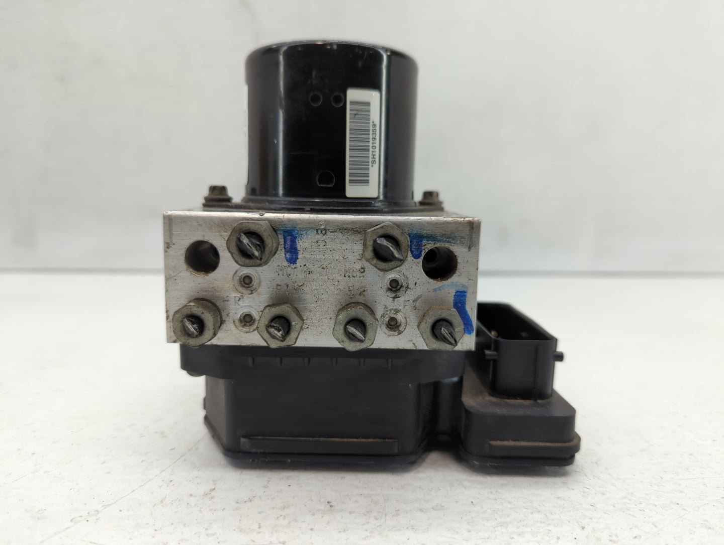 2013-2016 Chevrolet Malibu ABS Pump Control Module Replacement P/N:22815252 Fits Fits 2012 2013 2014 2015 2016 OEM Used Auto