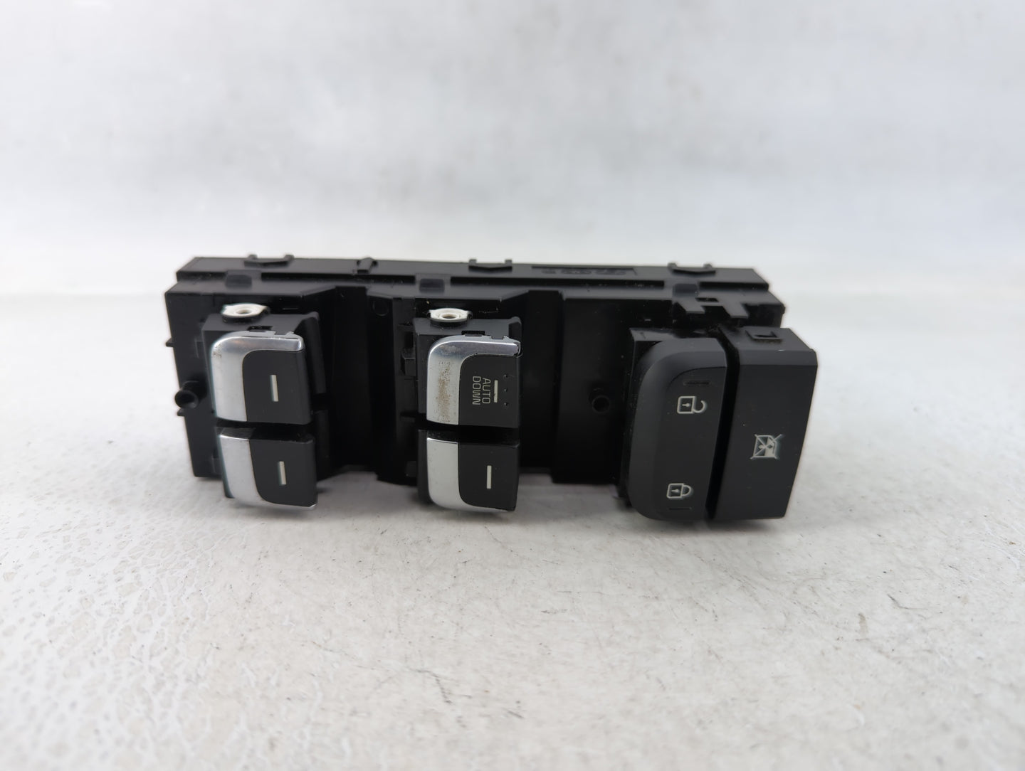 2015 Chevrolet Malibu Master Power Window Switch Replacement Driver Side Left P/N:93570-D9300 T5R0734 Fits OEM Used Auto Par