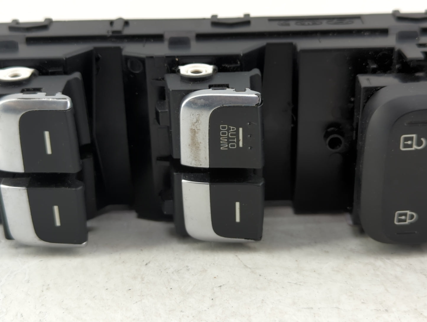 2015 Chevrolet Malibu Master Power Window Switch Replacement Driver Side Left P/N:93570-D9300 T5R0734 Fits OEM Used Auto Par