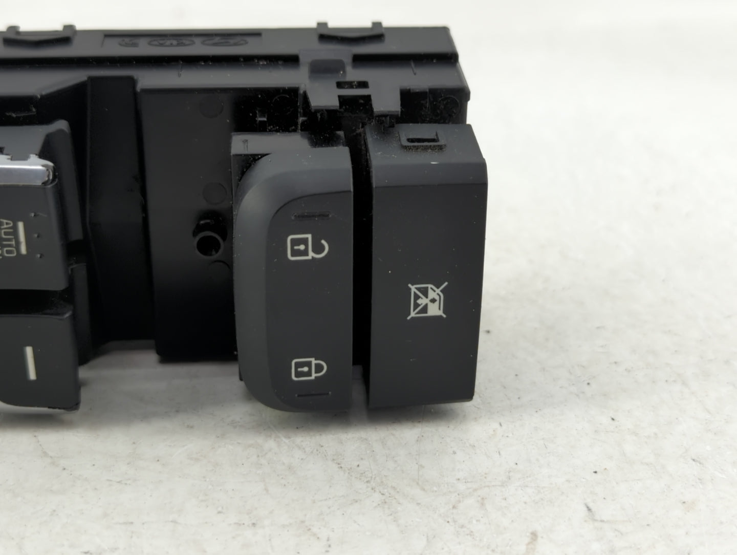 2015 Chevrolet Malibu Master Power Window Switch Replacement Driver Side Left P/N:93570-D9300 T5R0734 Fits OEM Used Auto Par