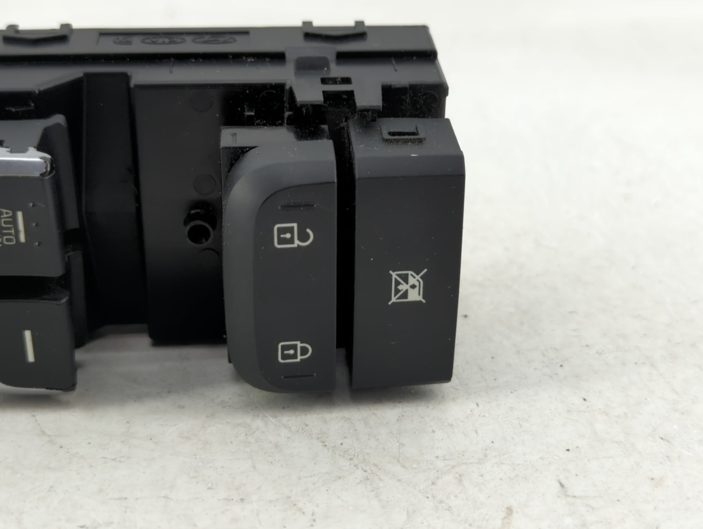 2015 Chevrolet Malibu Master Power Window Switch Replacement Driver Side Left P/N:93570-D9300 T5R0734 Fits OEM Used Auto Par