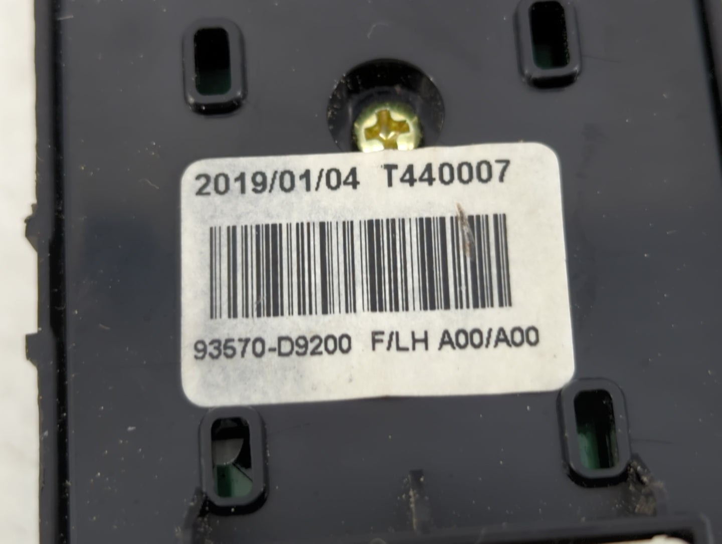 2015 Chevrolet Malibu Master Power Window Switch Replacement Driver Side Left P/N:93570-D9300 T5R0734 Fits OEM Used Auto Par