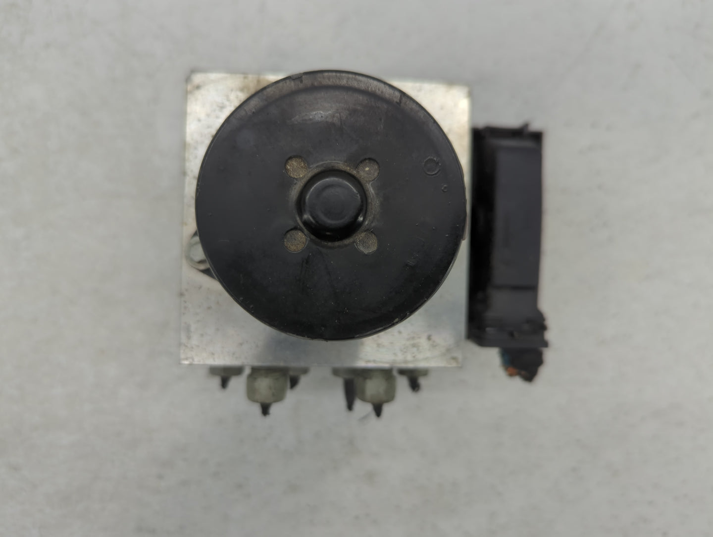 2013-2016 Chevrolet Malibu ABS Pump Control Module Replacement P/N:22863598 Fits Fits 2012 2013 2014 2015 2016 OEM Used Auto
