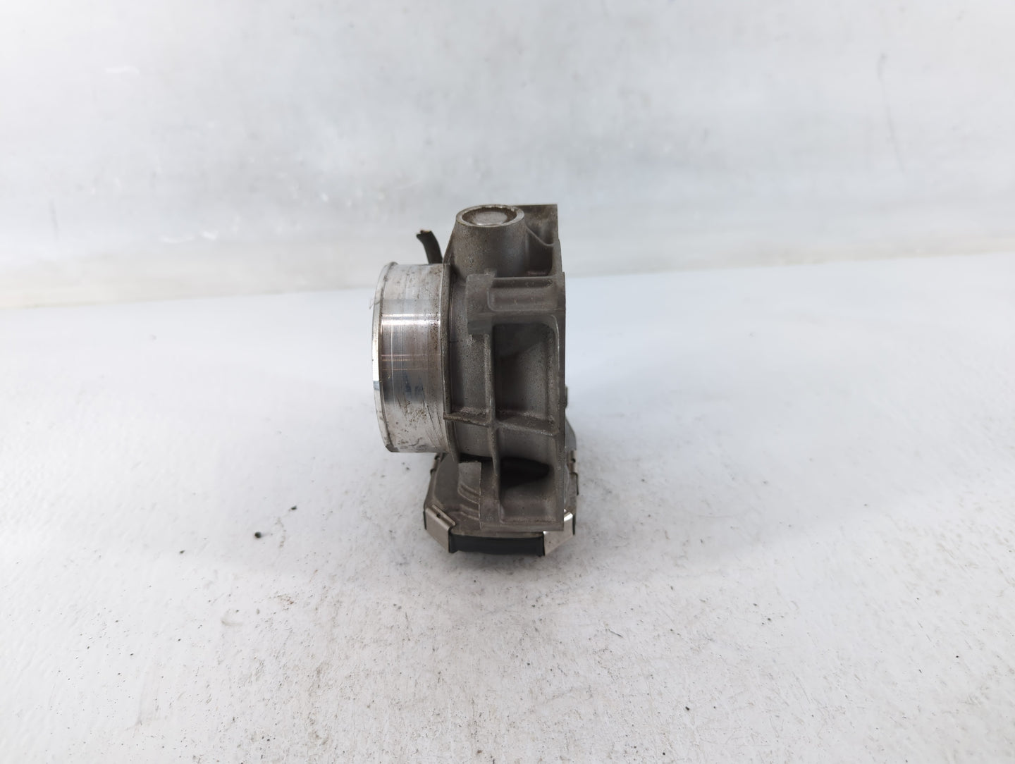 2013-2015 Chevrolet Malibu Throttle Body P/N:12627217DA Fits Fits 2013 2014 2015 2017 2018 2019 2020 OEM Used Auto Parts - O